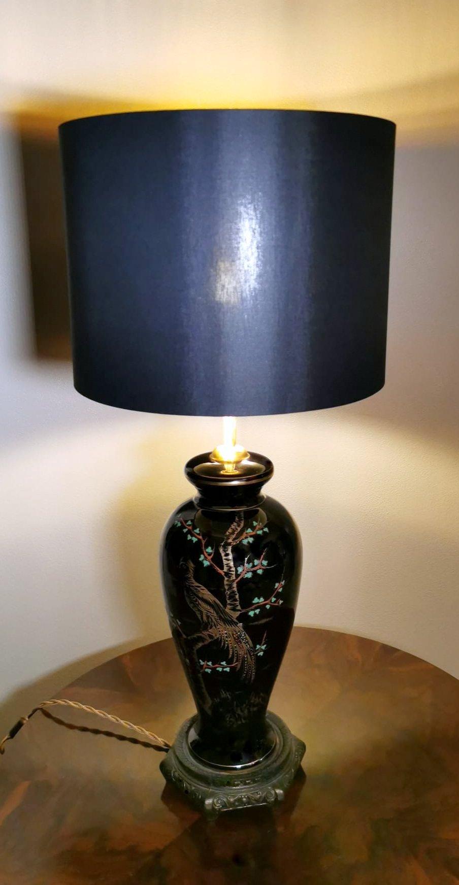 Rare lampe française en porcelaine polie noire peinte à la main en vente 8