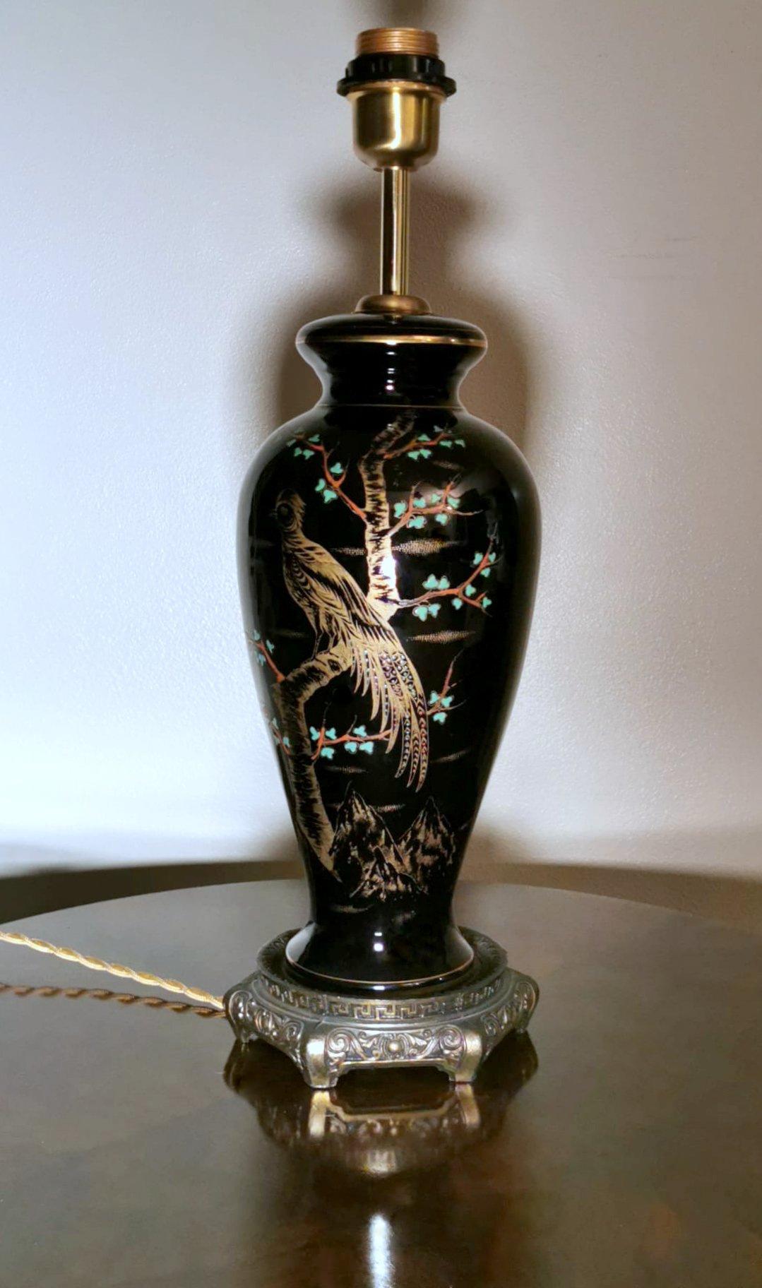 Art nouveau Rare lampe française en porcelaine polie noire peinte à la main en vente