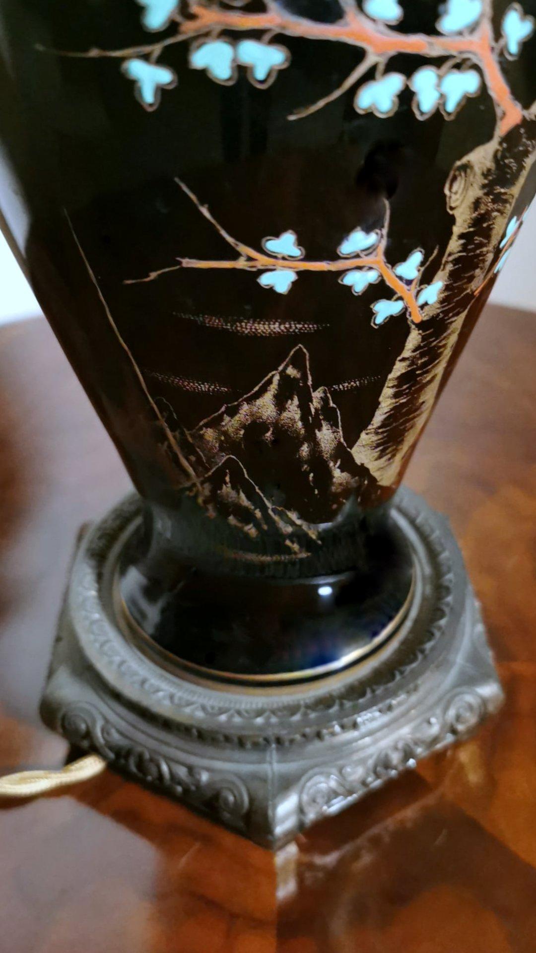 Métal Rare lampe française en porcelaine polie noire peinte à la main en vente