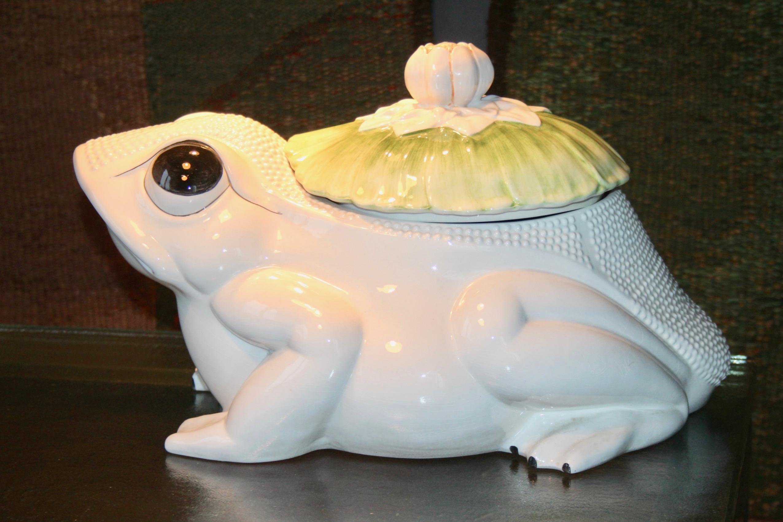 Porcelain frog jardiniere signed fait main made in Italy