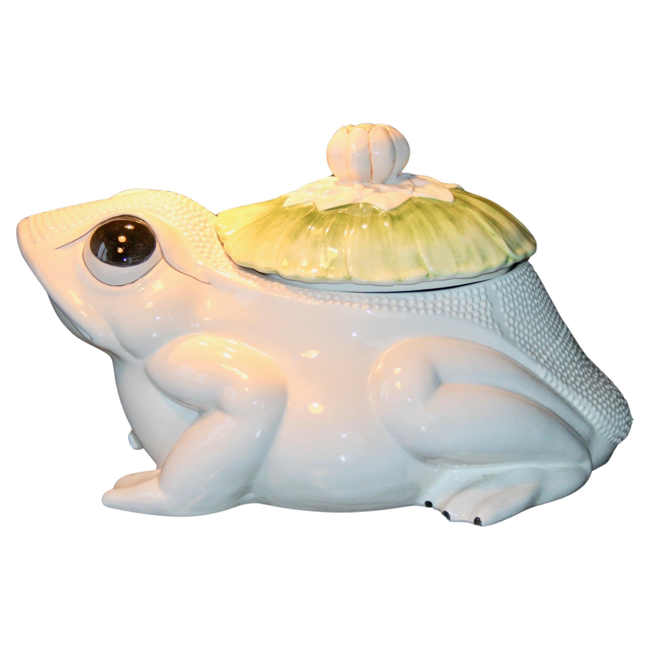 Porcelaine frog jardiniere For Sale