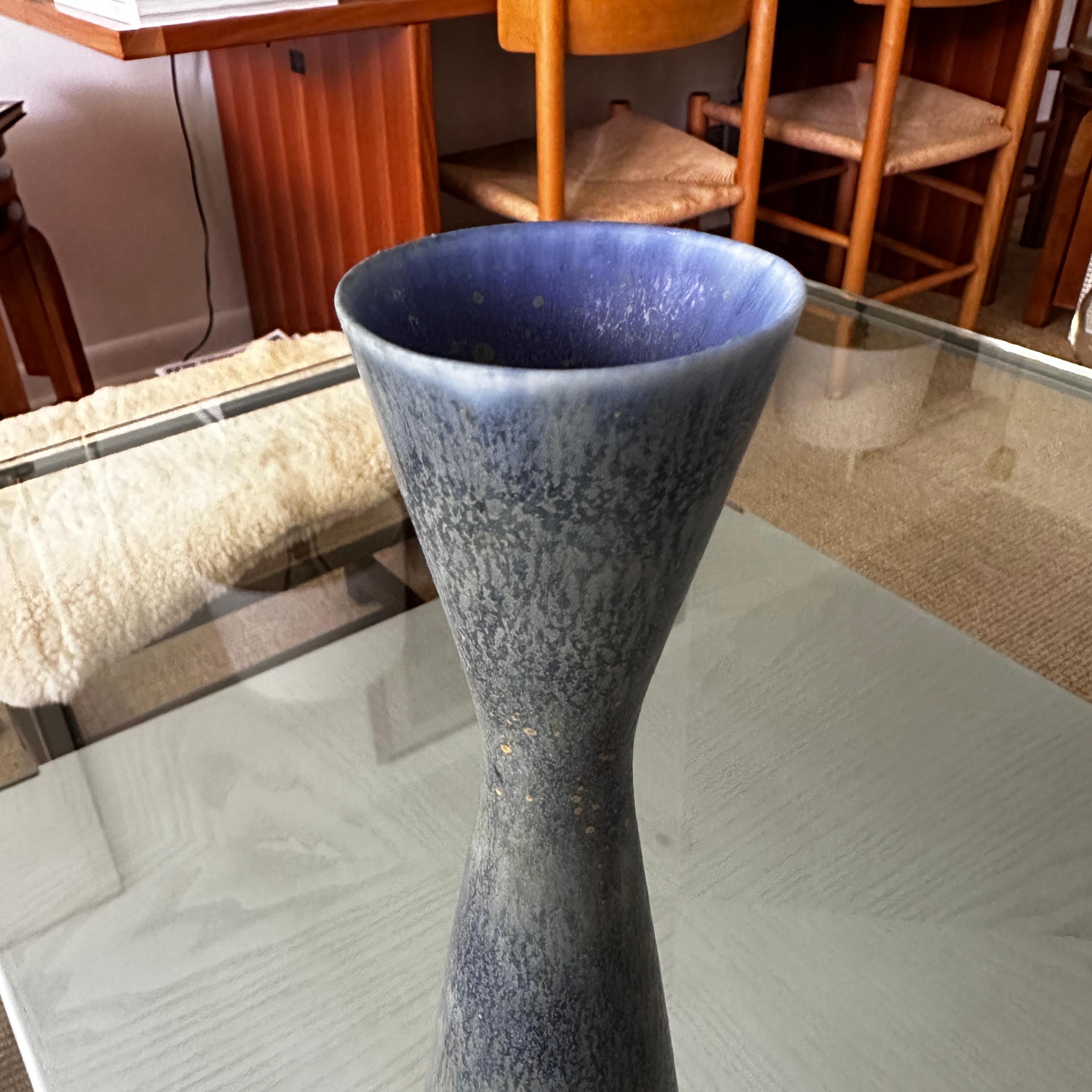 Milieu du XXe siècle Vase en porcelaine Design/One par Carl-Mary Stålhane pour Rörstrand en vente