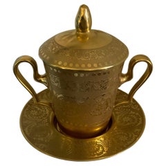 LIMOGES Porzellan - Behälter mit 2 Henkeln, Deckel und Teller, goldfarben emailliert