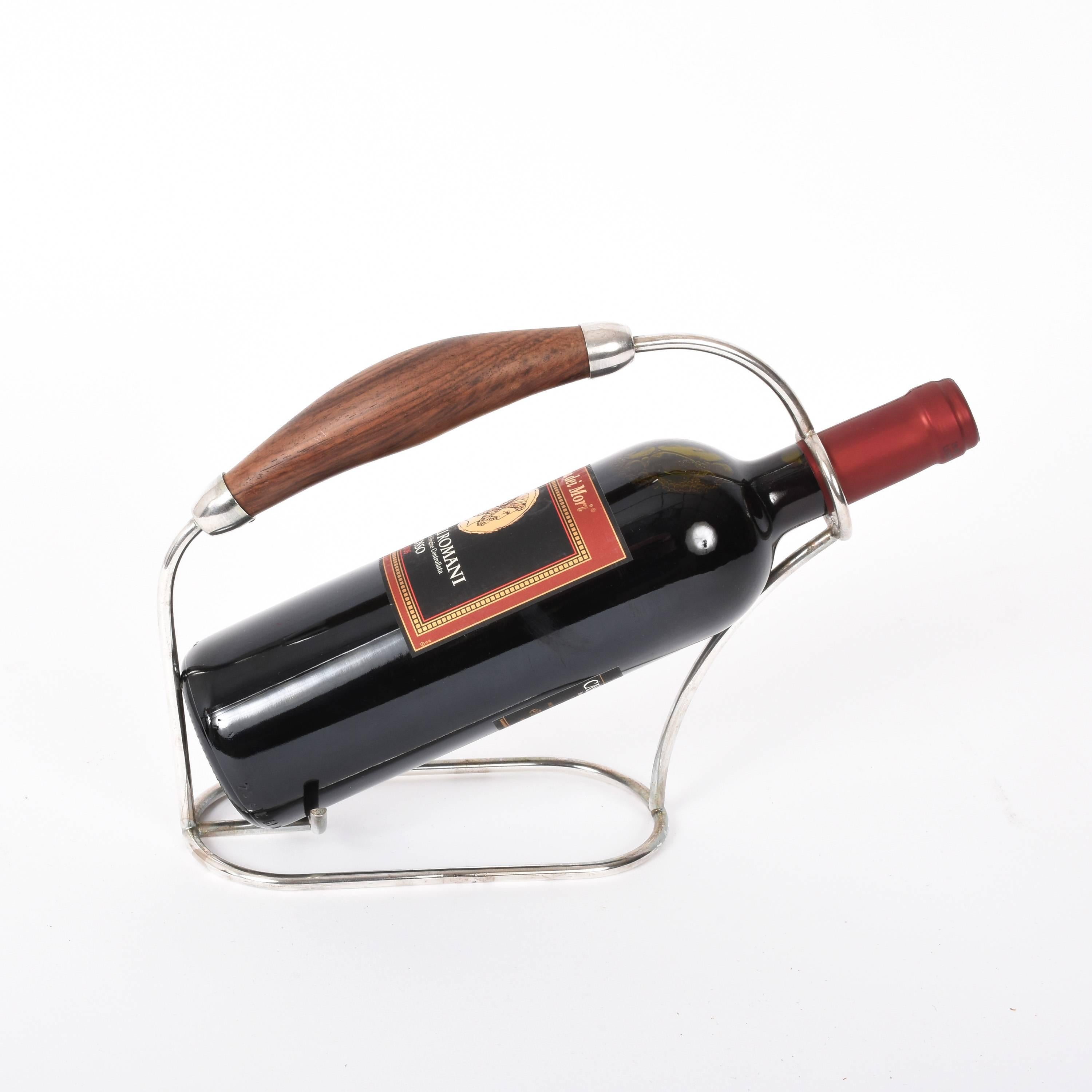 Iconic and elegant Italian wine pourer signed and produced by Porciani in Italy during the 1960s. 

It is made of simple and charming silver lines with a focal point on the wood handle.

Perfect to impress your guests during dinner and perfect