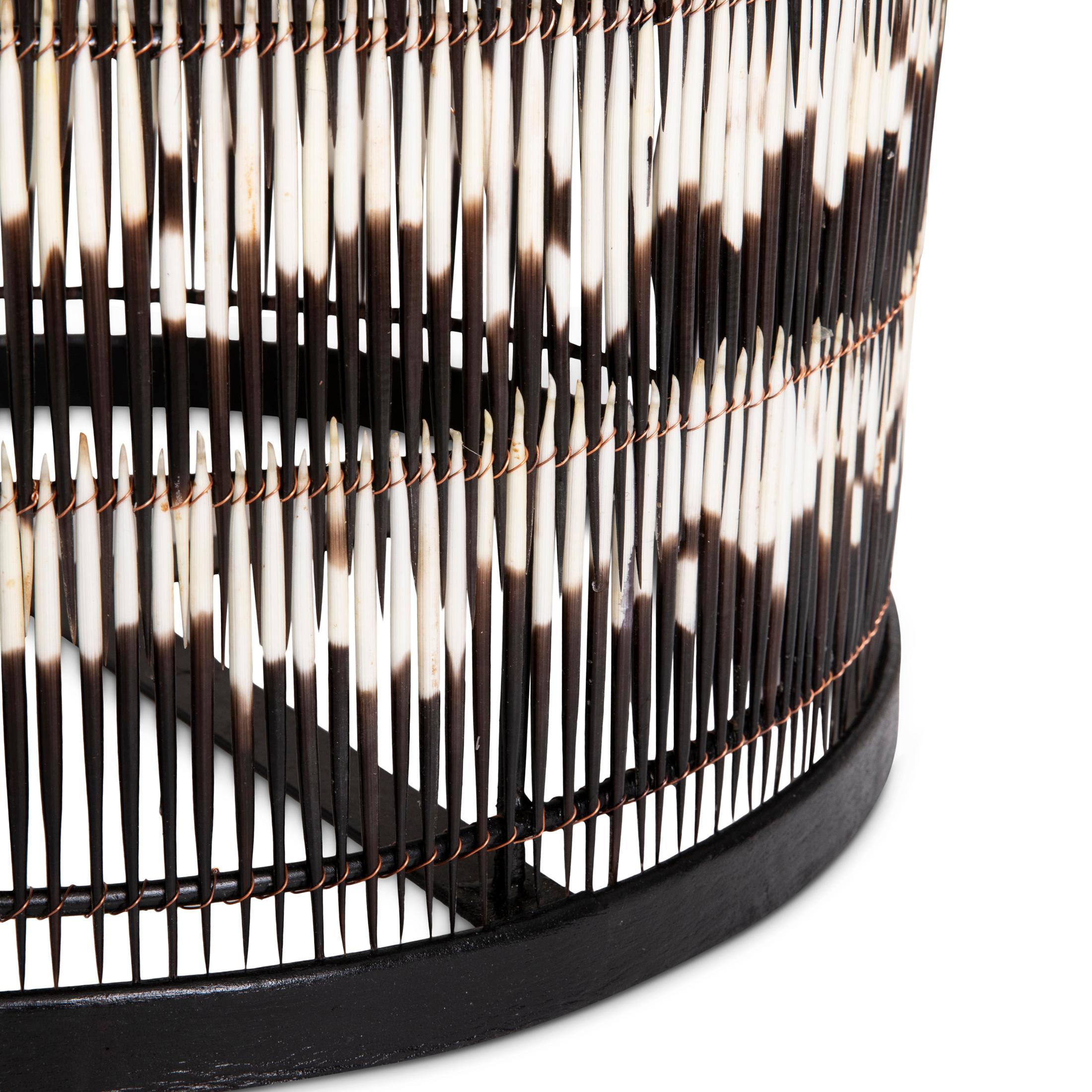 Table d'appoint cylindrique Porcupine Quill en vente 2