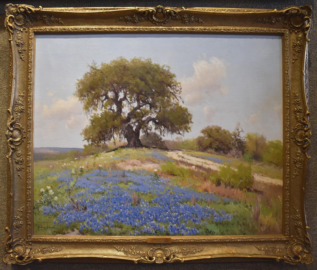 Porfirio Salinas Landscape Painting – „Bluebonnet Time Hill Country Frame Größe: 35 x 41 Blaubonnets, Pflanzgefäße, Eichenbaum, Eiche