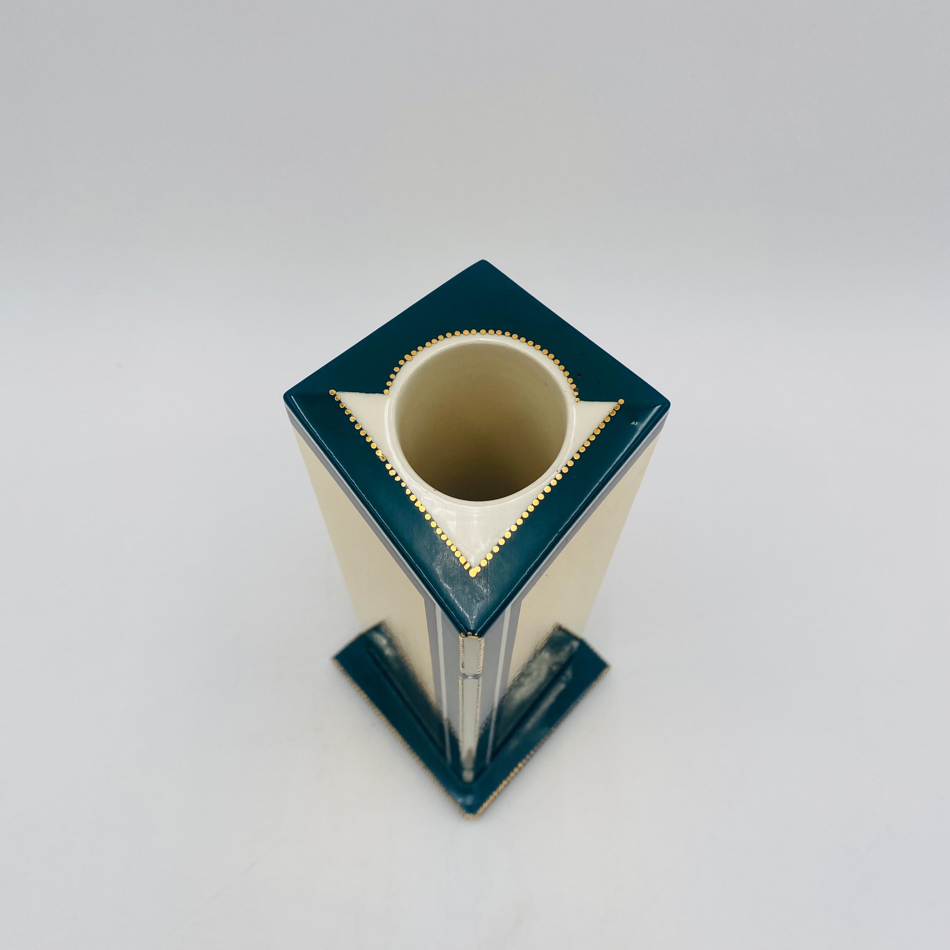 Porntip Sangvanich Signed Geometric Vase 2003 In Good Condition For Sale In San Juan Capistrano, CA