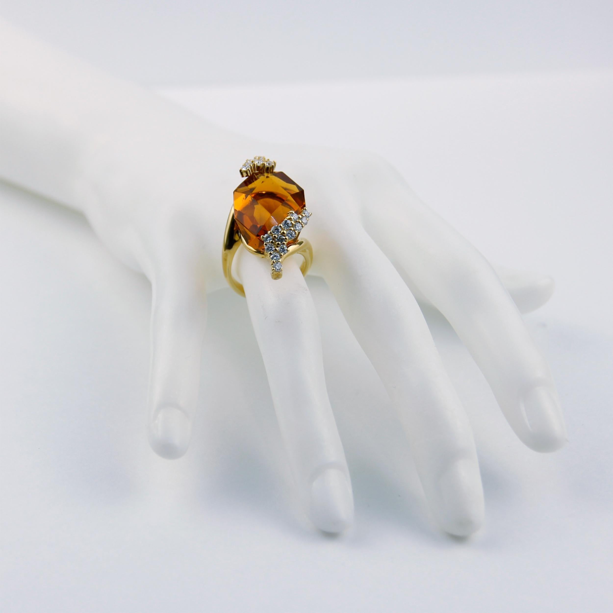 Porrati Ring mit Diamant und gelbem Citrin (Brillantschliff) im Angebot