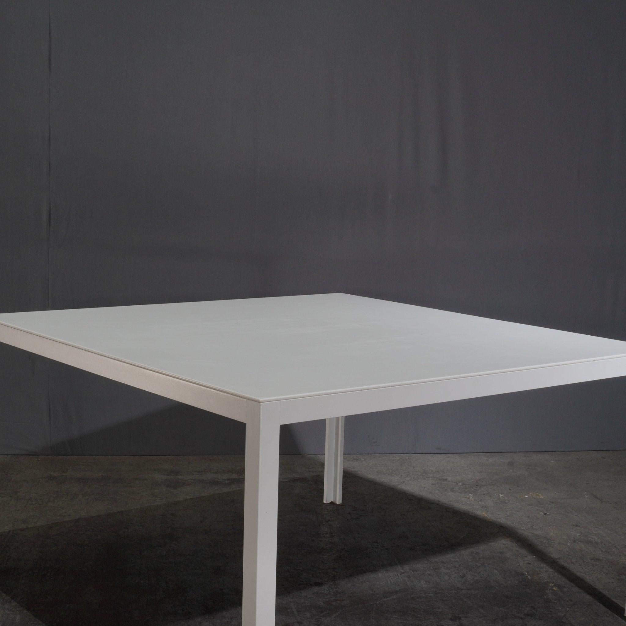 Mesa cuadrada Porro Fractal de Corian blanco Italiano en venta