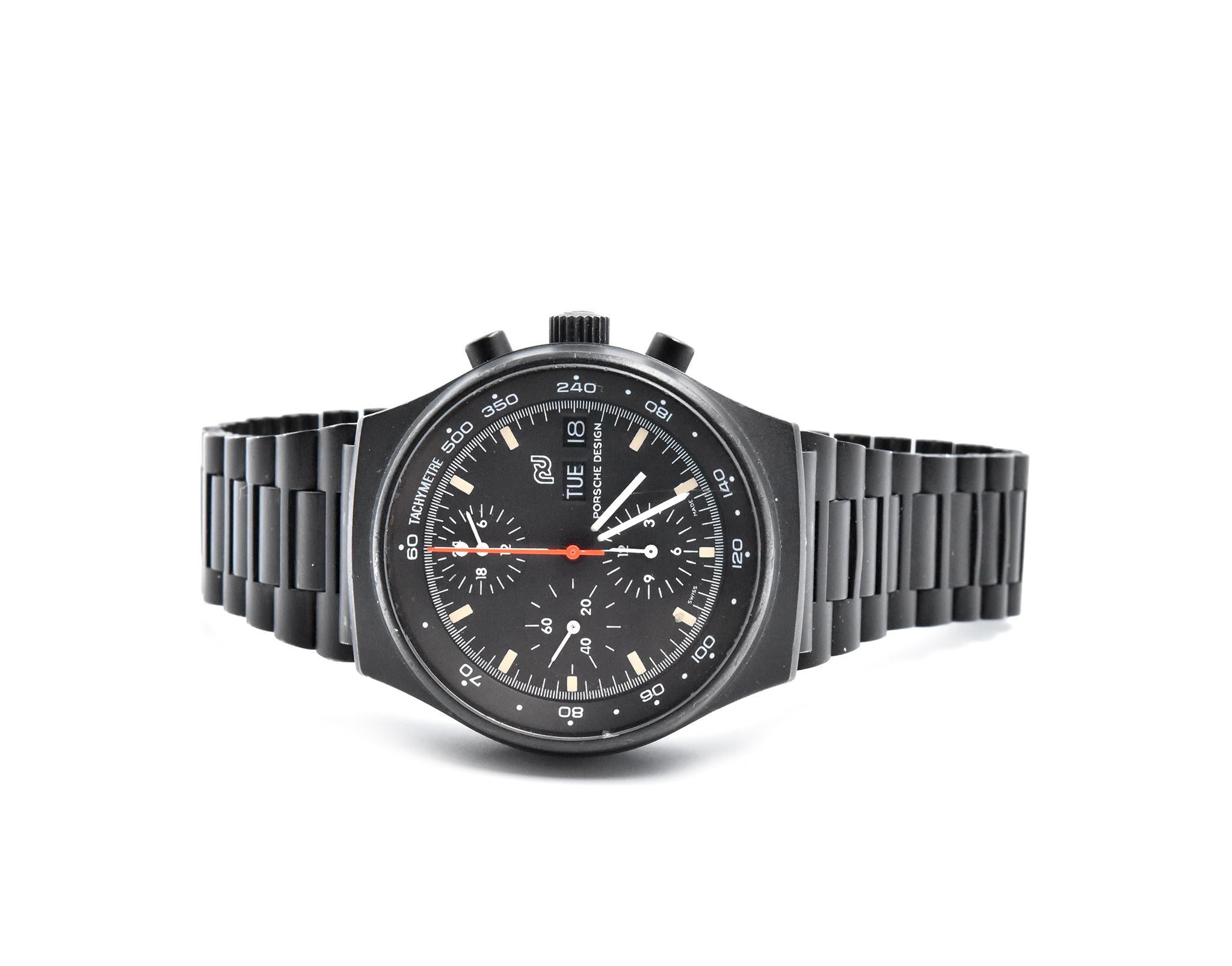 Uhrwerk: automatisch
Funktionen: Stunden, Minuten, kleine Sekunde, Tag, Datum, Tachymeter, Chronograph
Gehäuse: 40-mm-Edelstahlgehäuse mit PVD-Beschichtung, Saphirglas
Band: Edelstahl PVD-beschichtet mit Faltschließe
Zifferblatt: schwarz mit