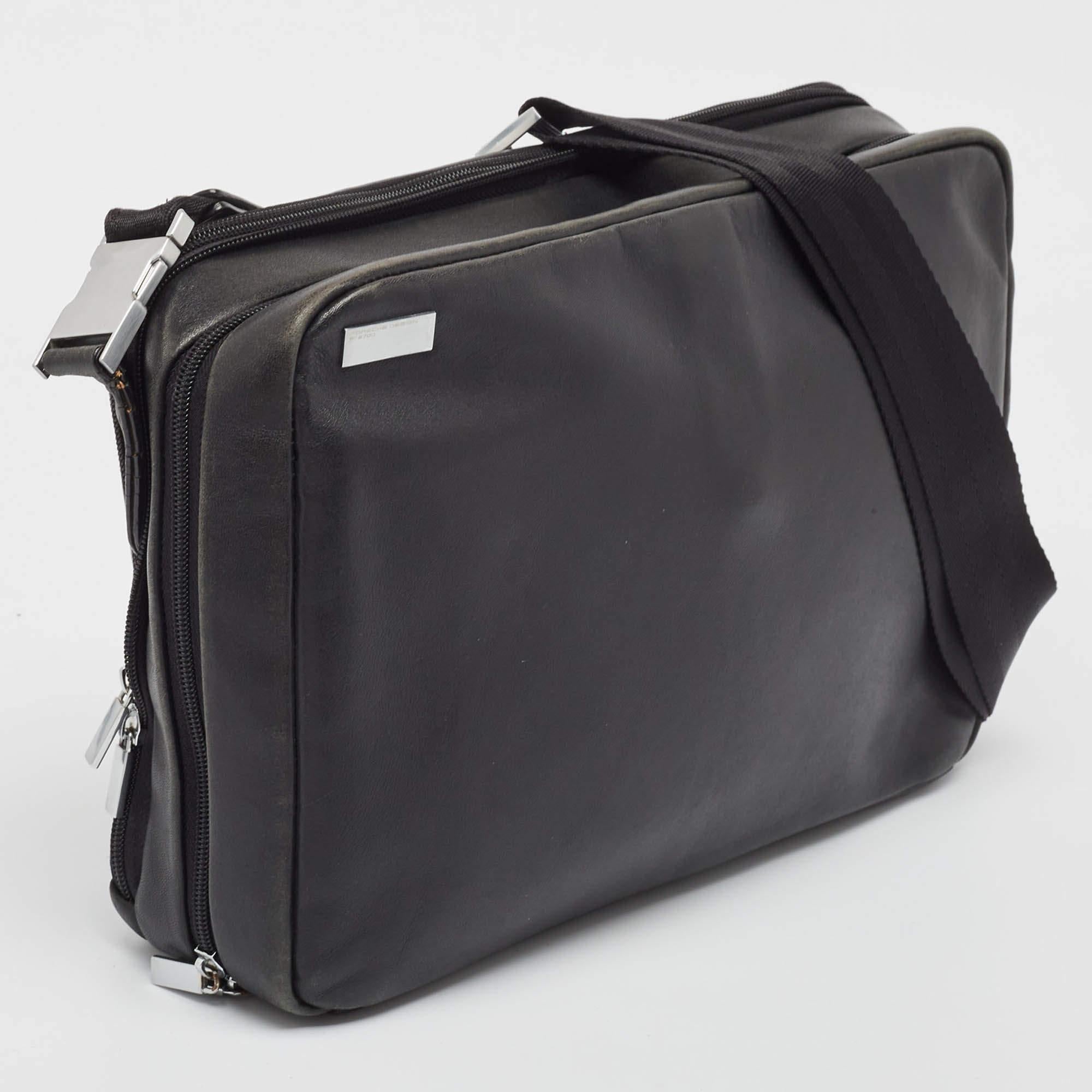 Porsche Design Black Leather Zip Laptop Bag In Fair Condition For Sale In Dubai, Al Qouz 2