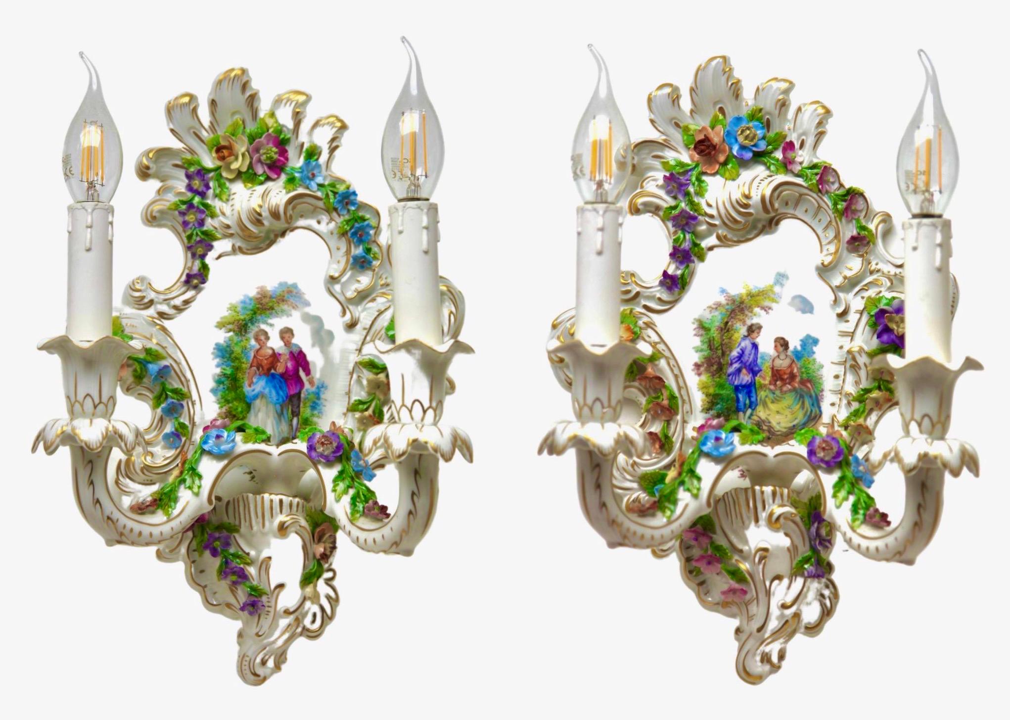 Porselain Pair Italian Sconces Hand-Crafted and Painted with floral decoration 

In Good condition and in working order. Originel Fitting E14
And safe for immediate usage in the World.
Looks simply stunning.

Please don't hesitate to get in touch