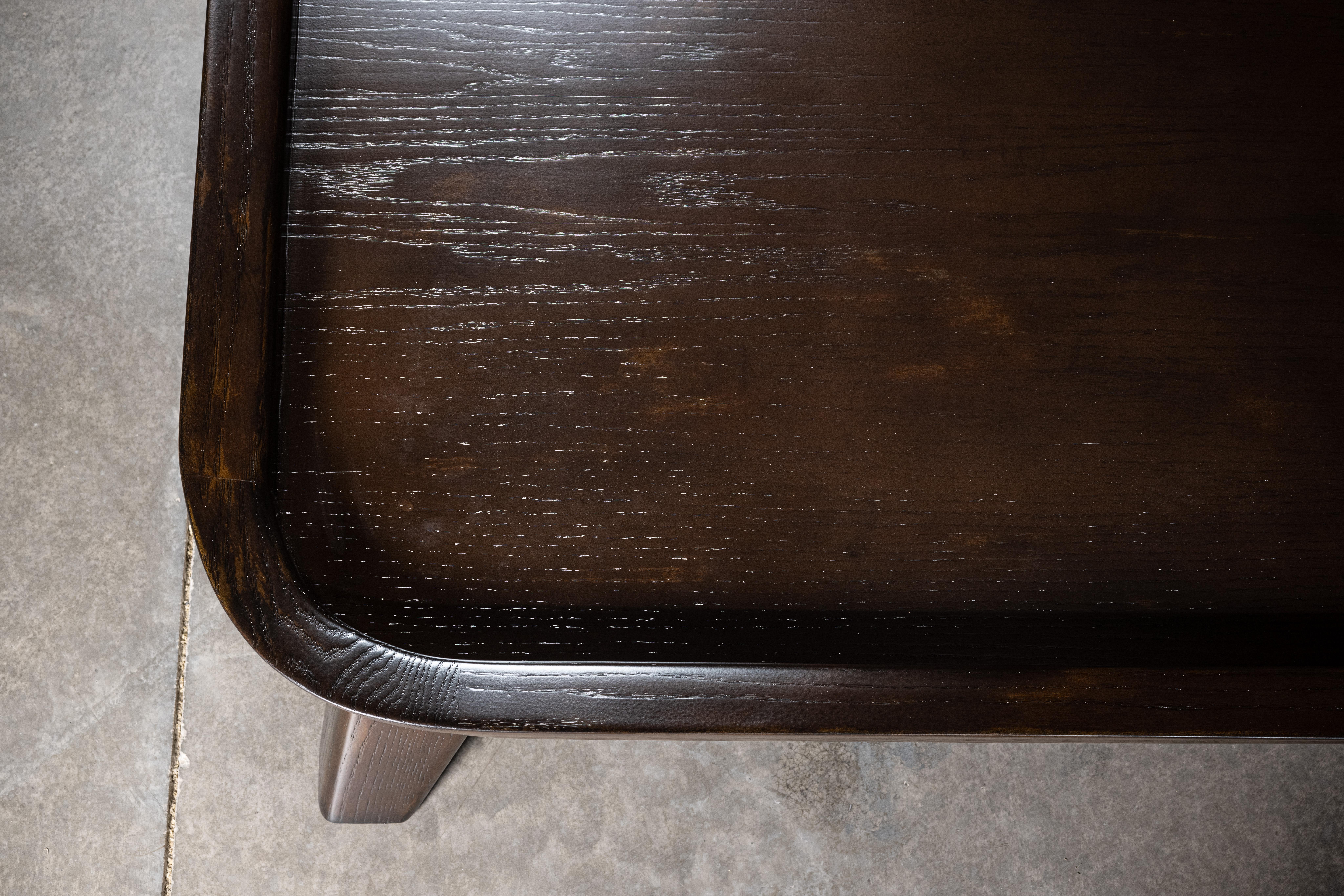 Autre Table basse carrée Porset en Oak massif avec finition marron par No Age Studio en vente