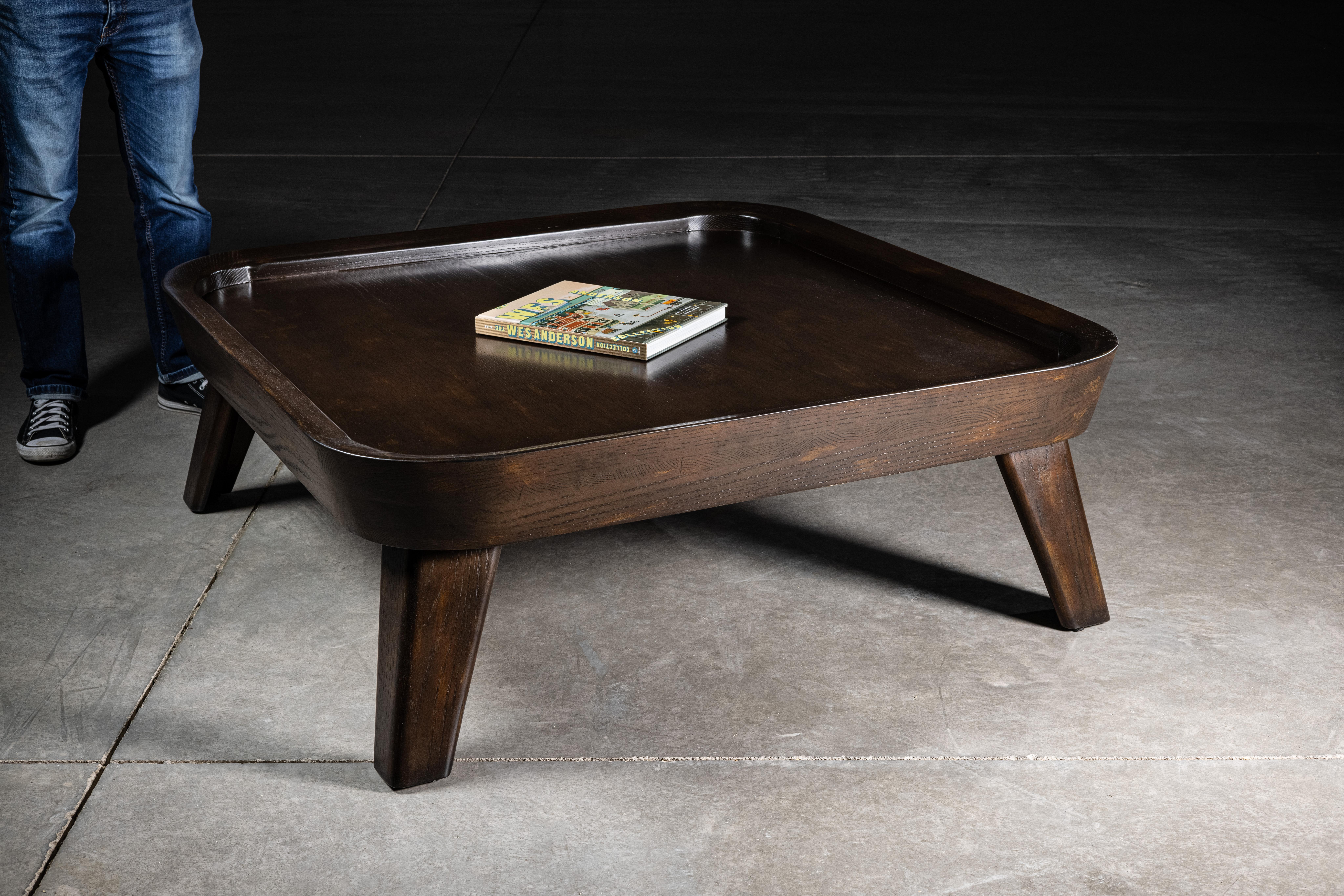 XXIe siècle et contemporain Table basse carrée Porset en Oak massif avec finition marron par No Age Studio en vente
