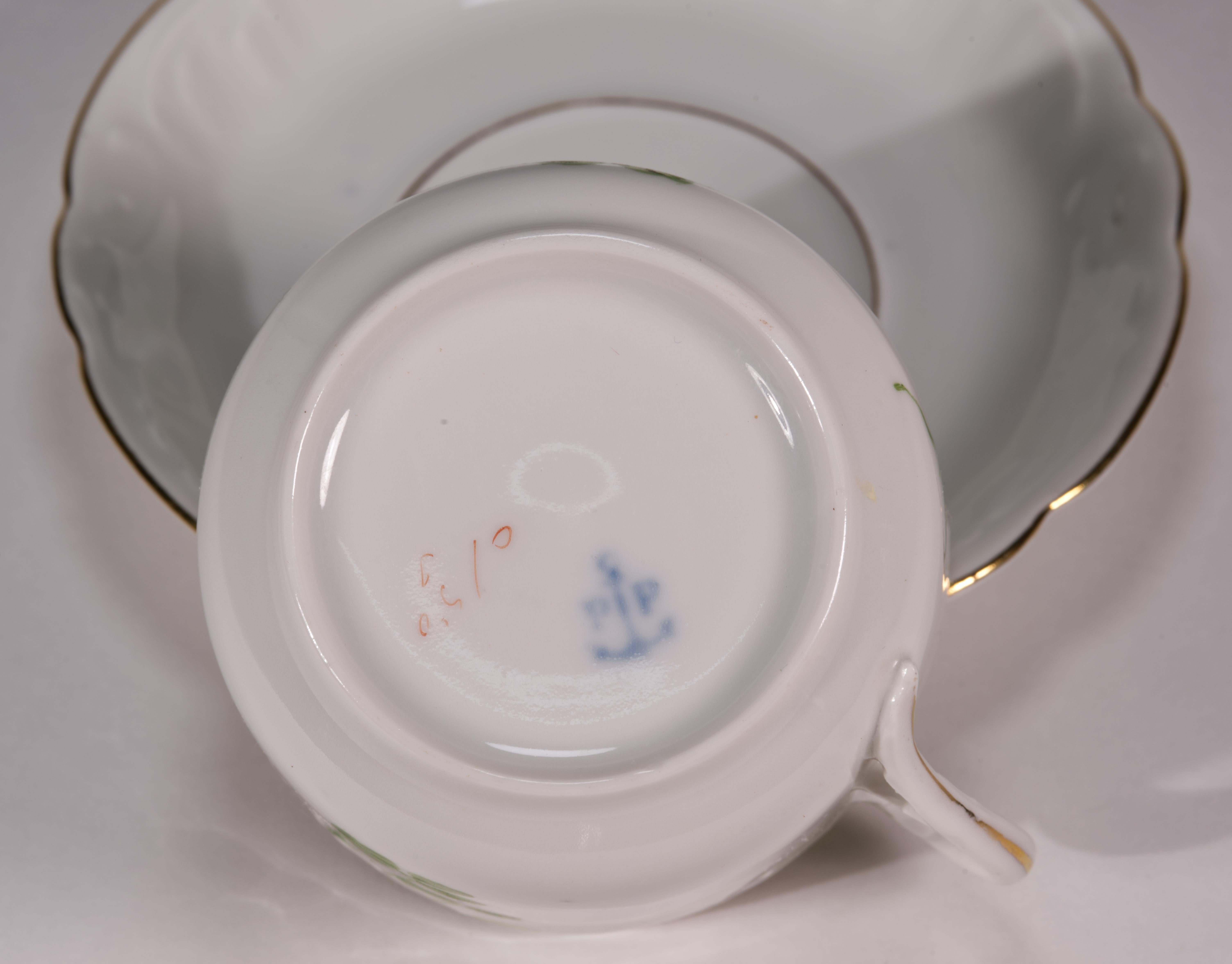 Porsgrund Noruega Juego de 4 tazas y platillos de porcelana, 1887-1911 Hecho a mano en venta