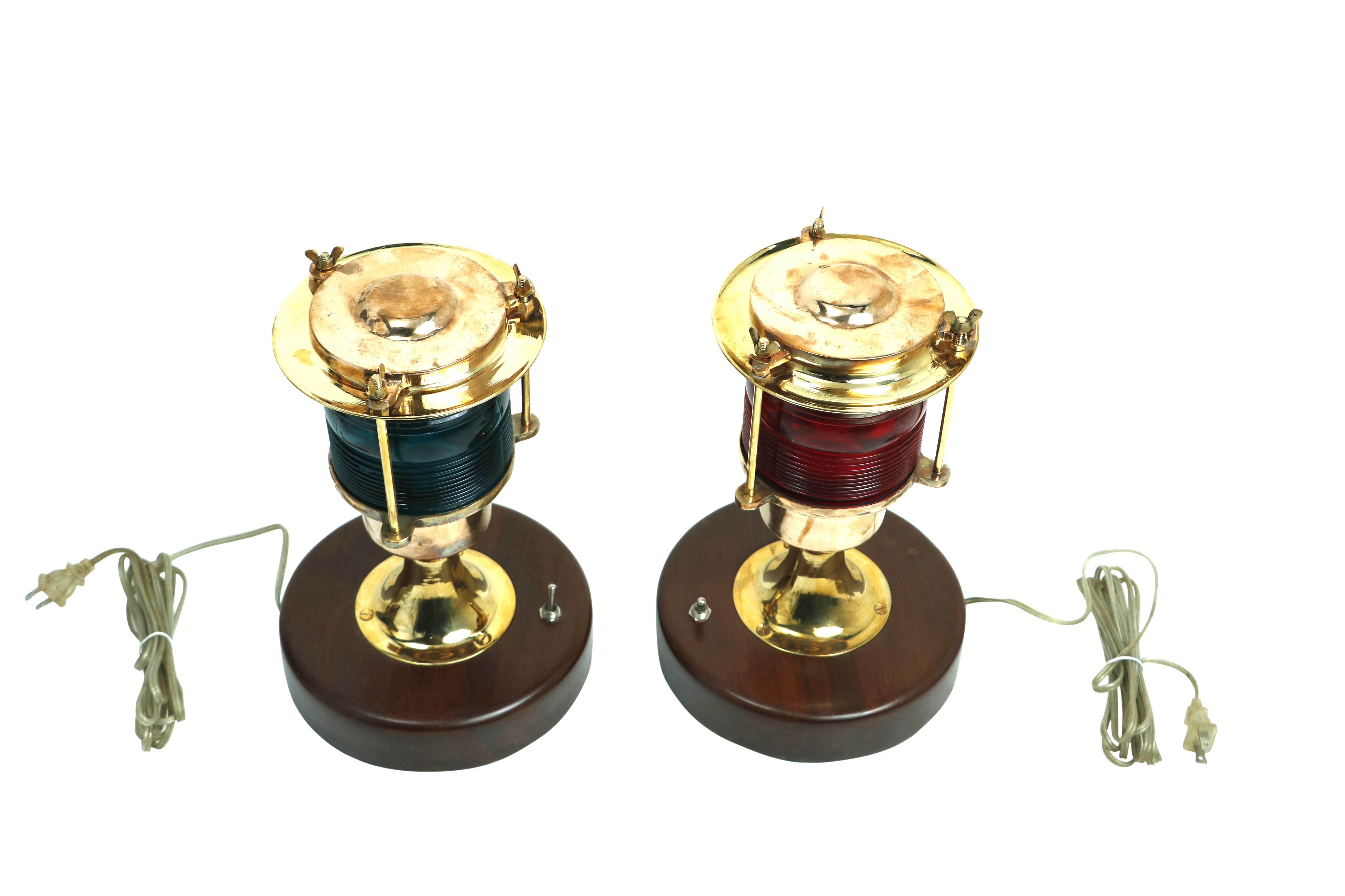 Industriel Port and Starboard Brass Nautical Navigational Post Lights en vente