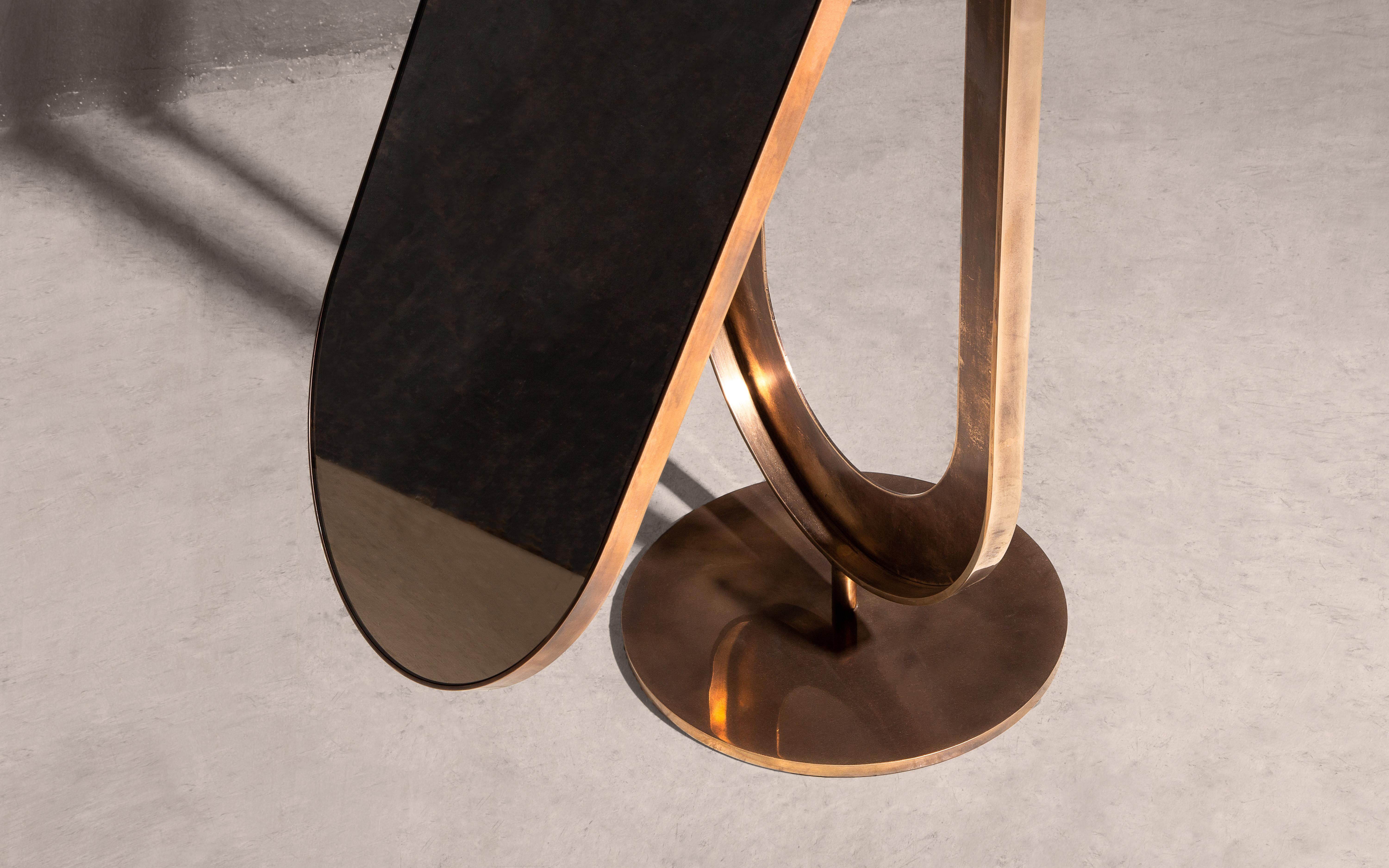 Britannique Port Free Floor Standing Mirror - Handmade in Britain - Patinated Bronze en vente