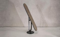 Miroir sur pied Port Free fait à la main en acier noirci, Grande-Bretagne