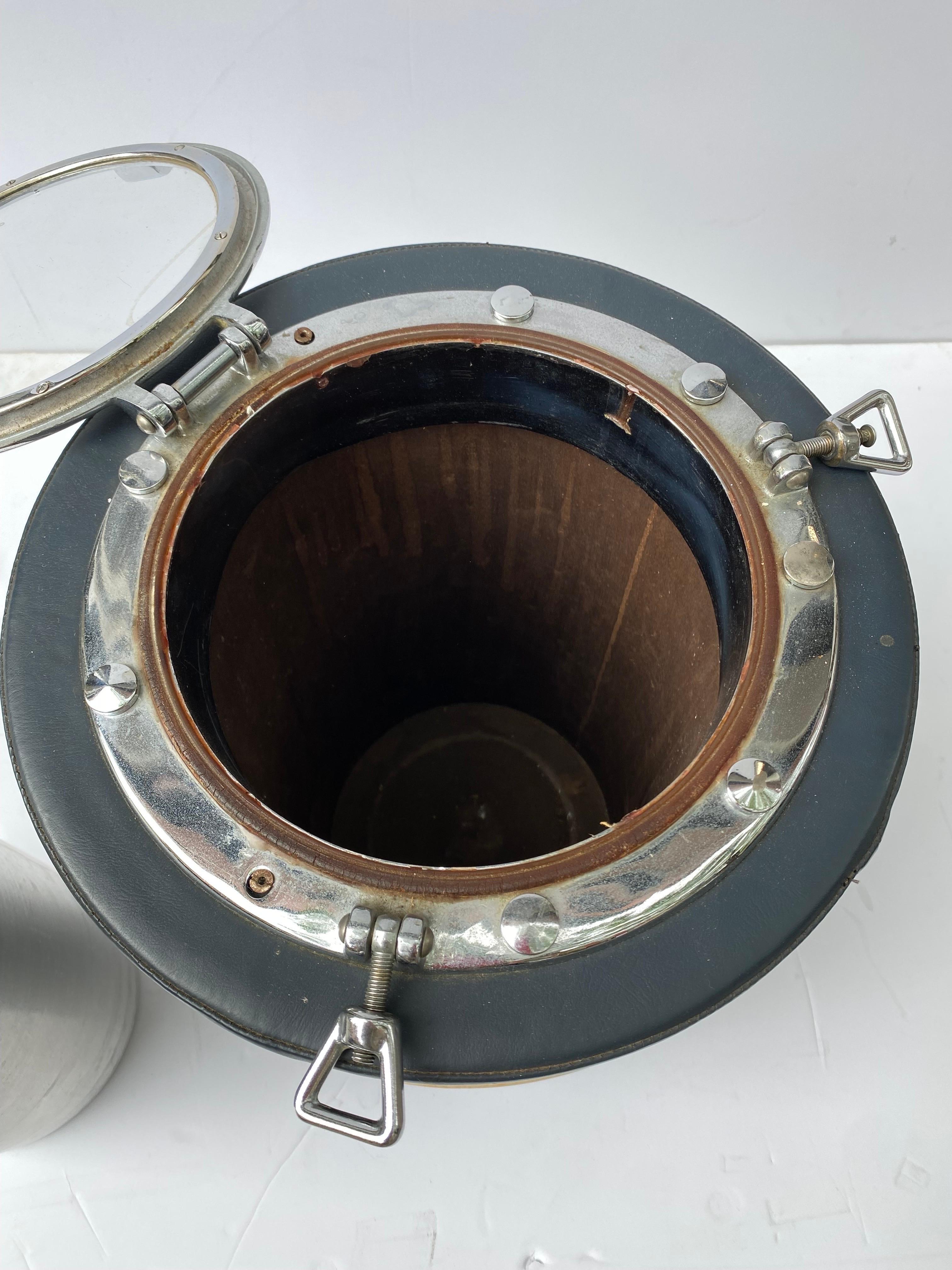 Port Hole Nautical Ice Bucket In Good Condition In Philadelphia, PA