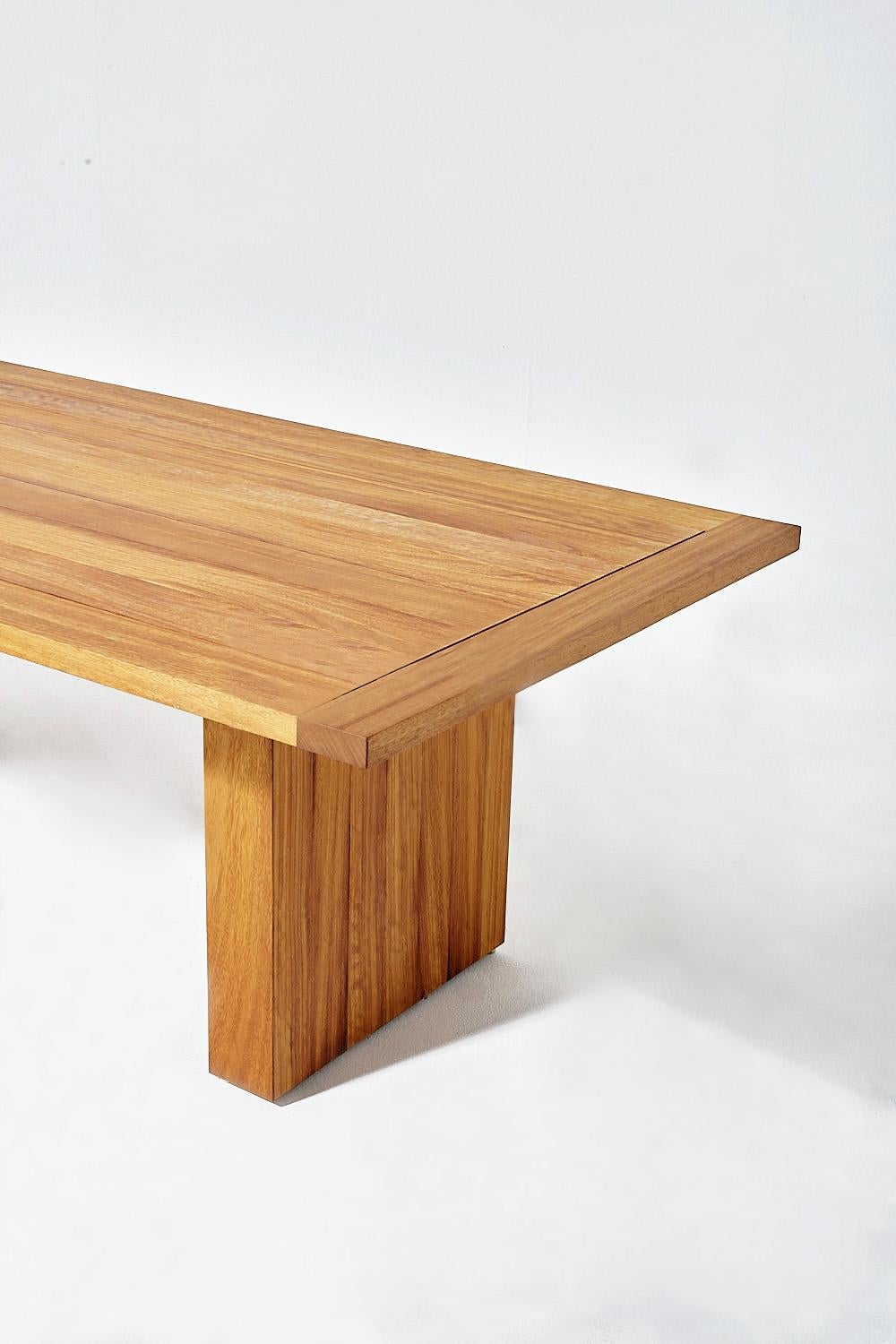 Turco Tavolo da pranzo per esterni PORT in Iroko massiccio di Contemporary Design Works in vendita