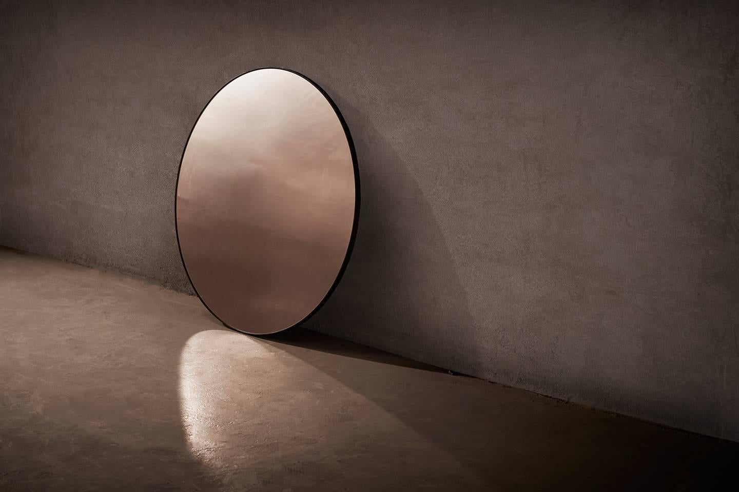 Minimaliste Miroir mural rond Port - Laiton patiné - Fait main en Grande-Bretagne - 1000dia en vente