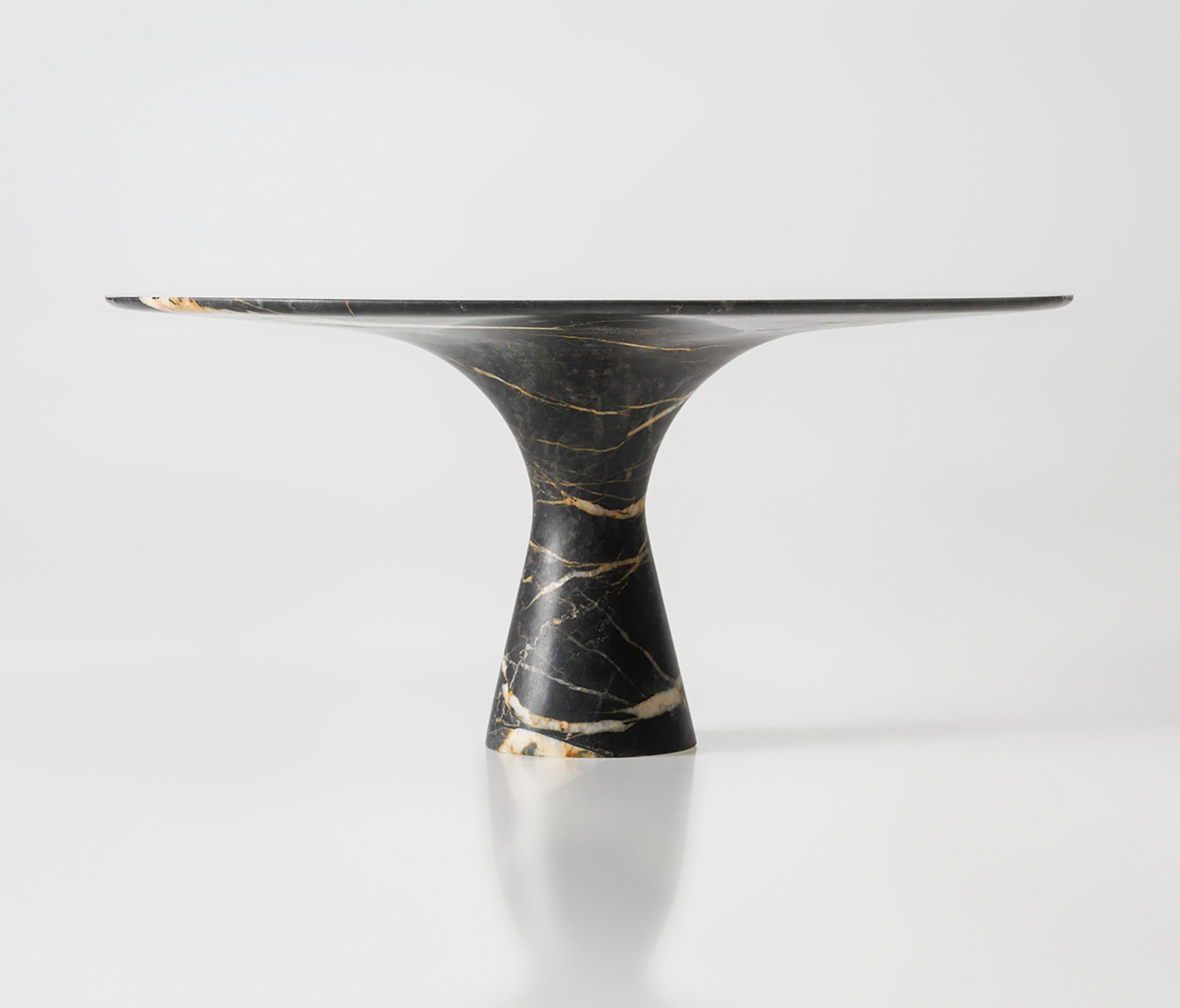 Port Saint Laurent Refined Contemporary Marble Oval Low Table 130/27 In New Condition For Sale In Geneve, CH