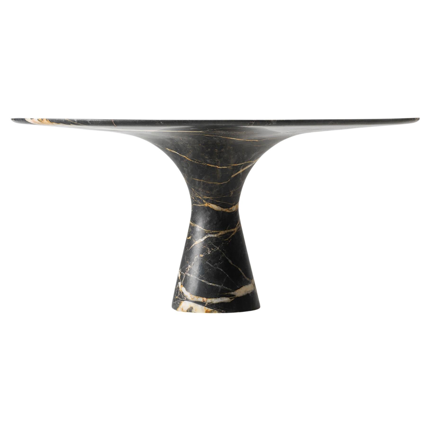 Port Saint Laurent Raffinierter Zeitgenössischer Ovaler Tisch aus Marmor 210/75 im Angebot