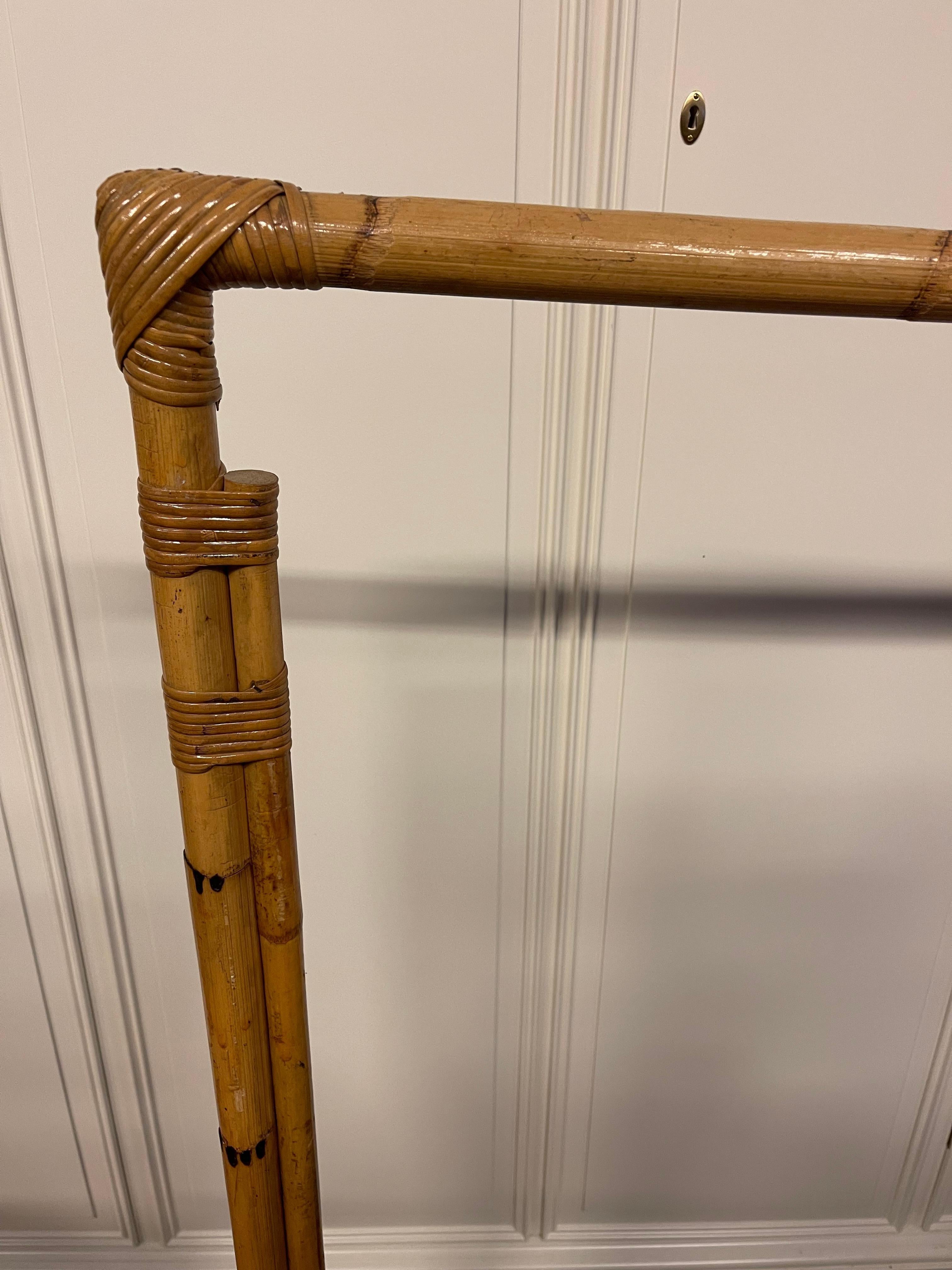 Perchero temporal italiano de bambú y ratán diseño bonacina años 90 Otro en venta