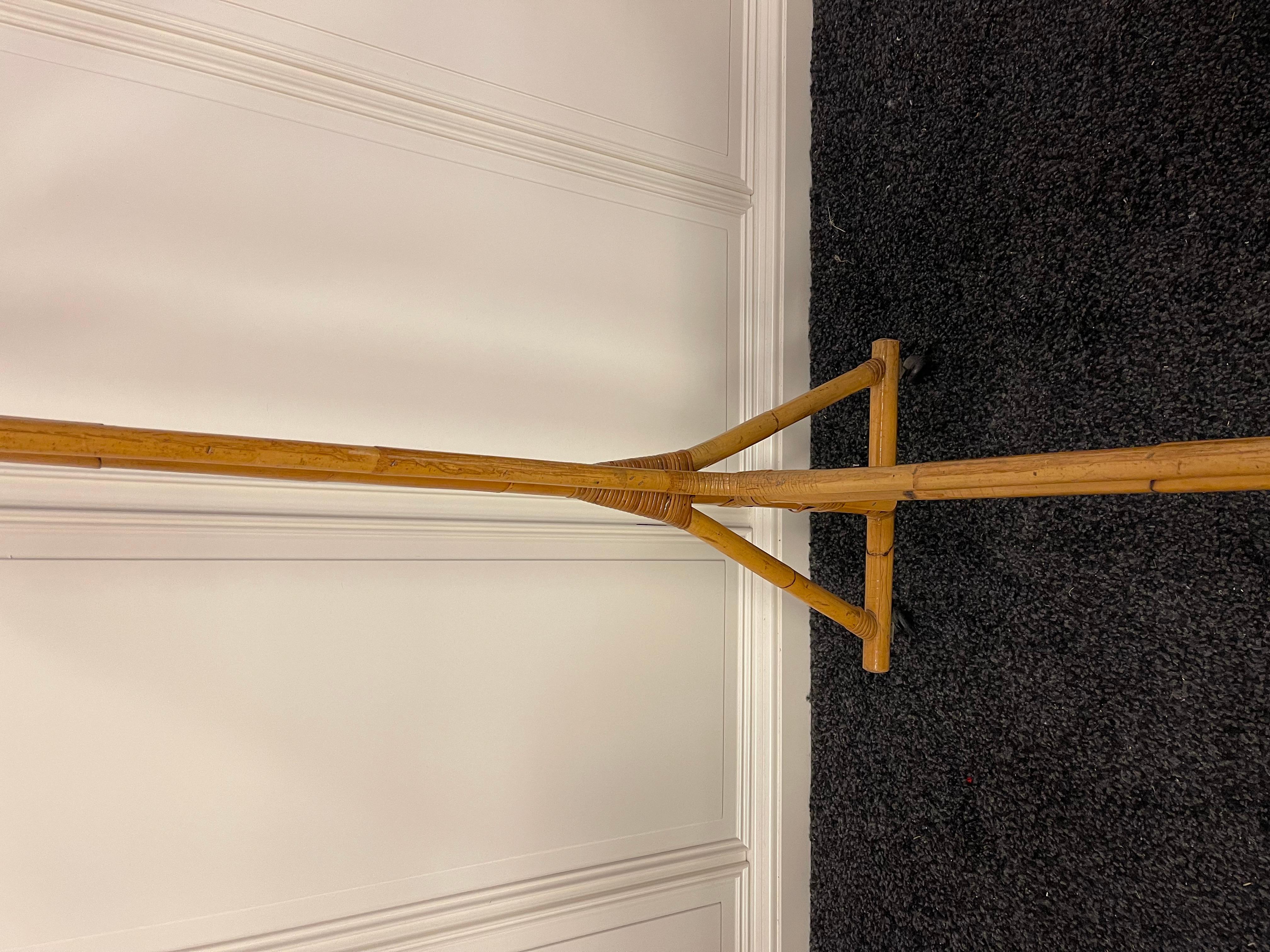 Italian Porta abiti italiano temporaneo in bambu e rattan design bonacina anni '90 in vendita