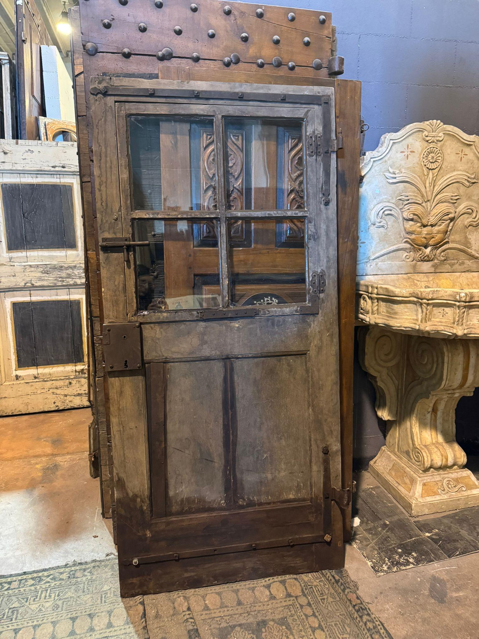 19th Century Porta ad un battente a vetri, in legno di noce con ferri originali, italia in vendita