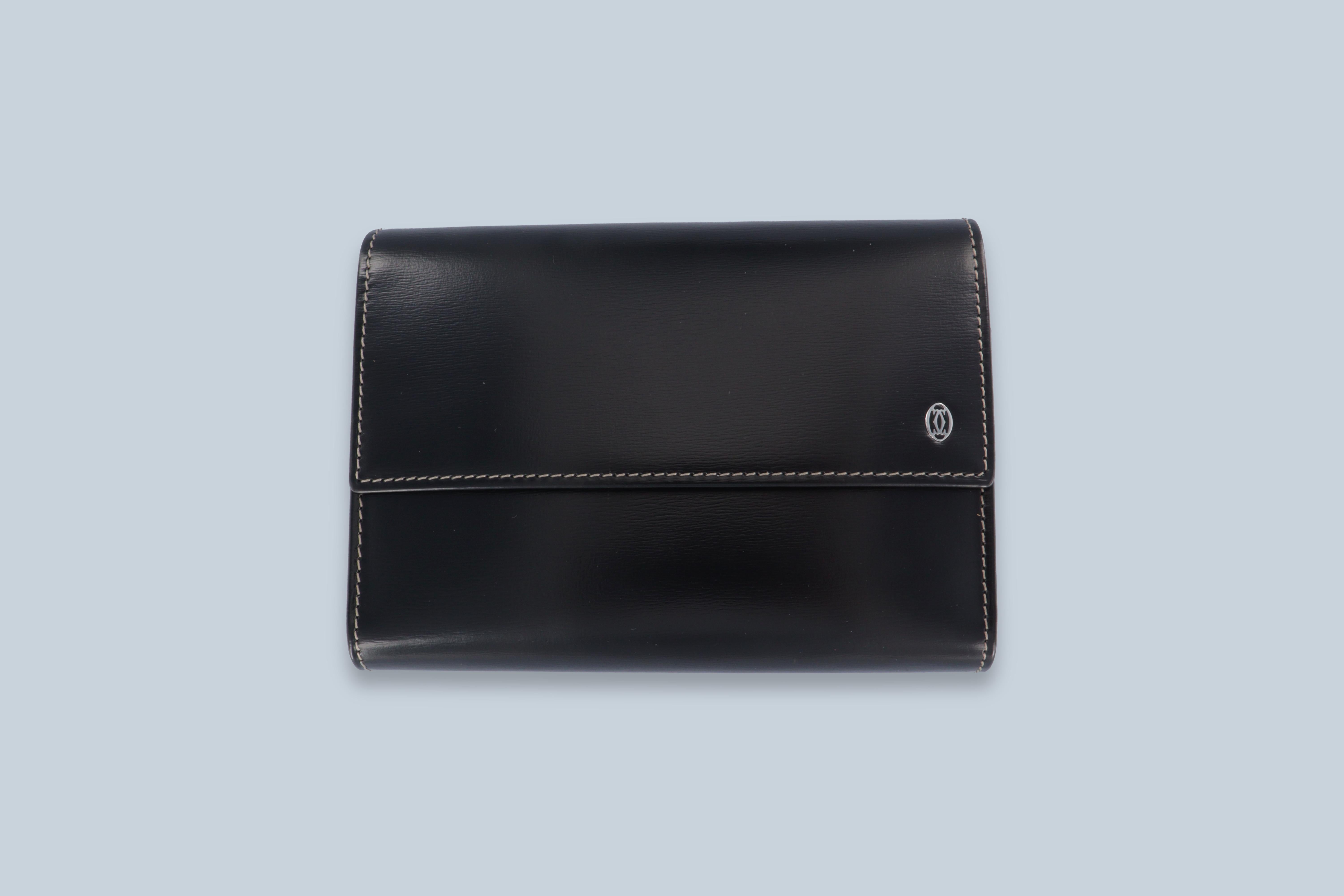 Juego de cartas Cartier con estuche de cuero negro. Novedad.
Referencia RPSH0802
Presentado en Ginebra en el Salón Internacional de la Alta Relojería (SIHH) en 2008.

Completo con caja, papeles, garantía Cartier, estuche de tela para la caja de