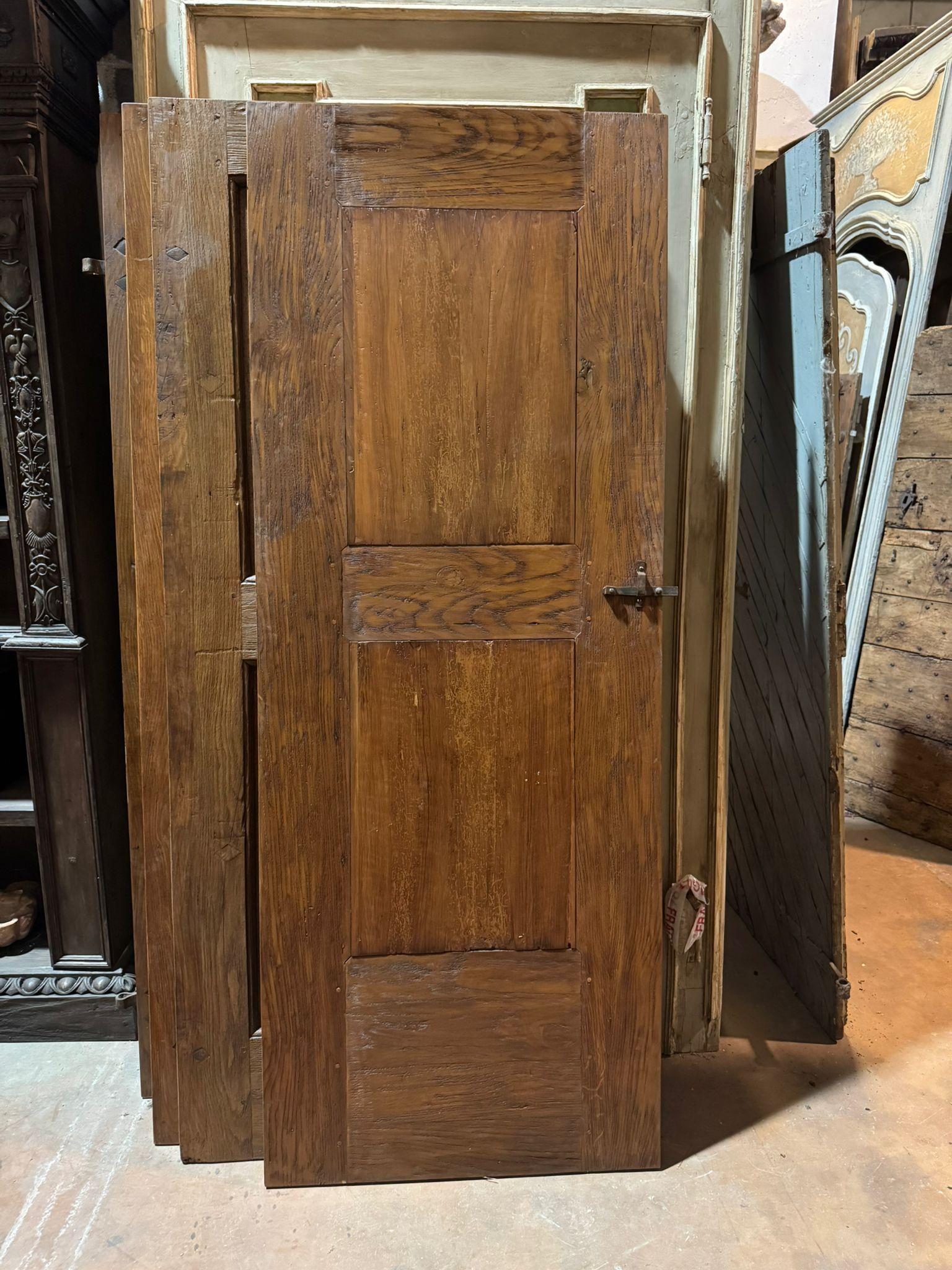 Puerta de una hoja de álamo y roble, tallada en cruz, Italia Tallado en venta