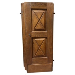 Puerta de una hoja de álamo y roble, tallada en cruz, Italia