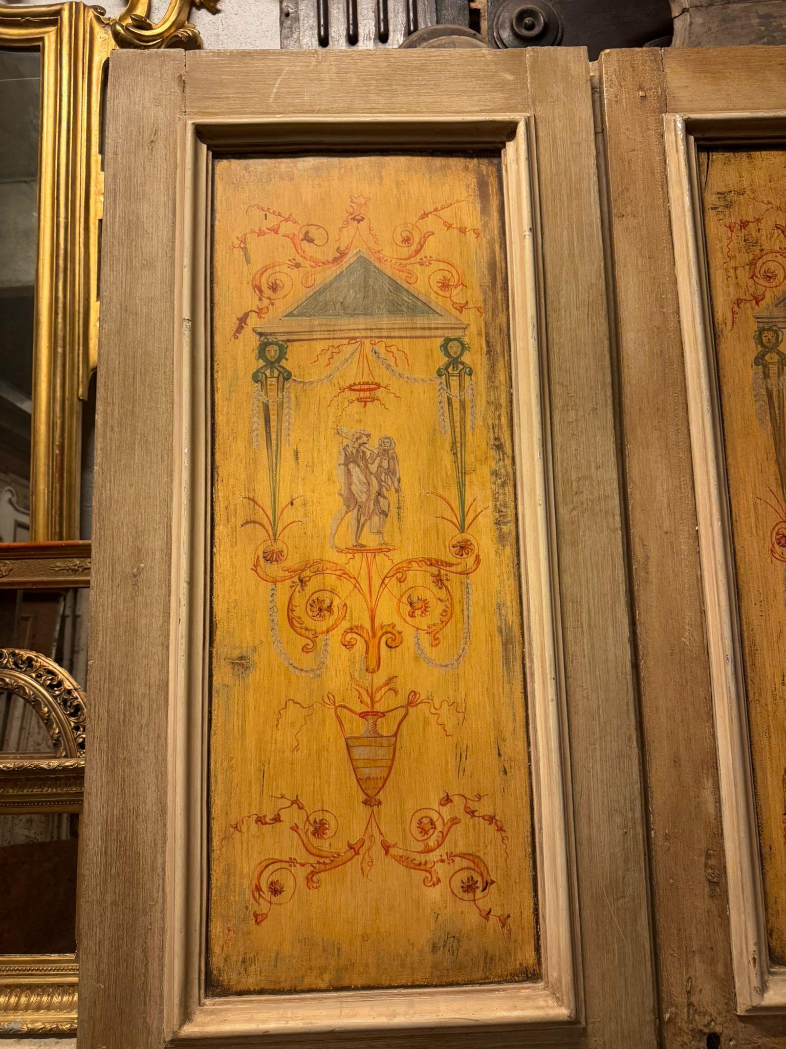 Porta in legno laccato a due battenti, pannelli dipinti a fondo giallo, italia in vendita 1