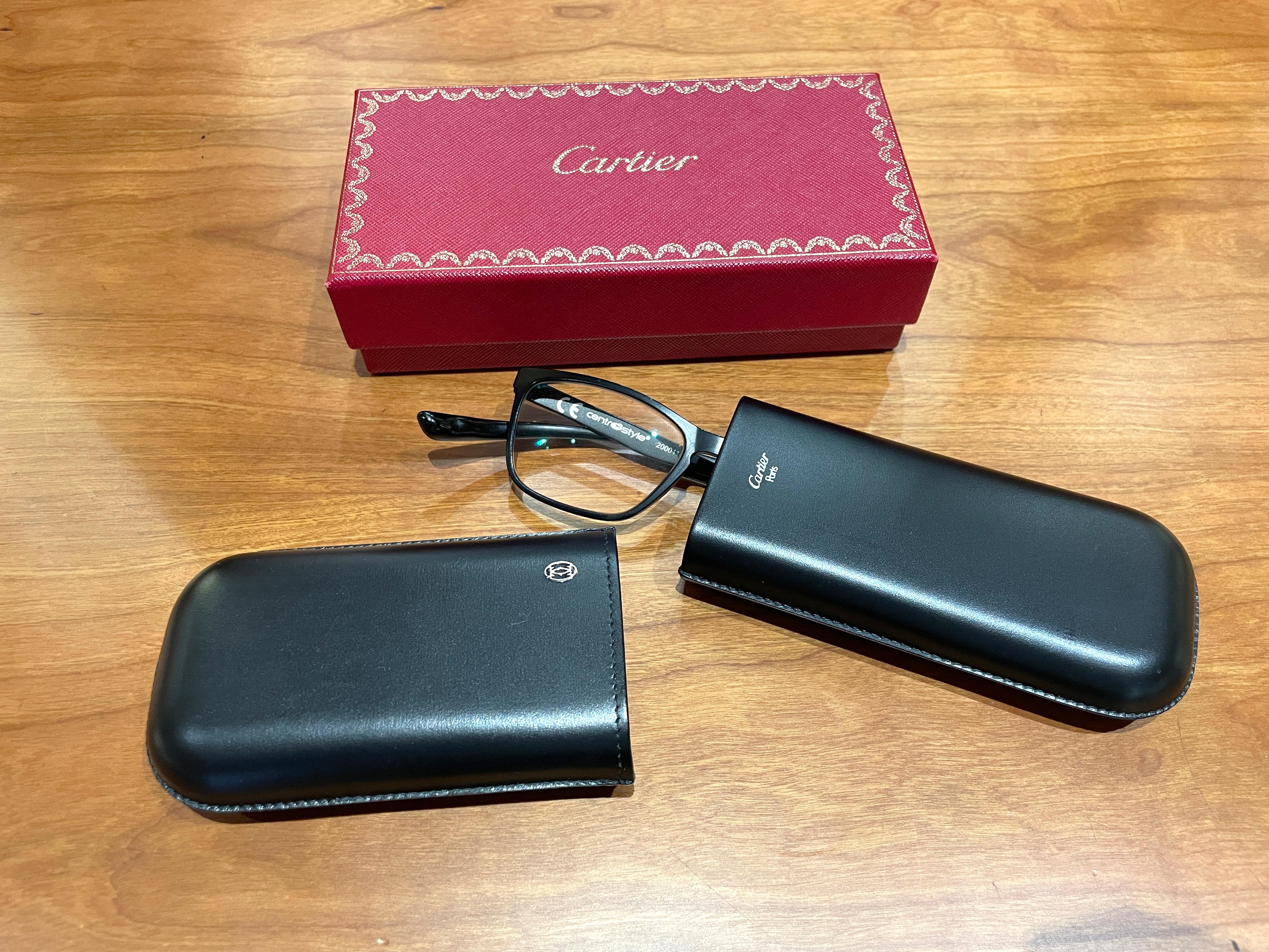 Estuche para gafas Cartier de cuero negro en venta 1