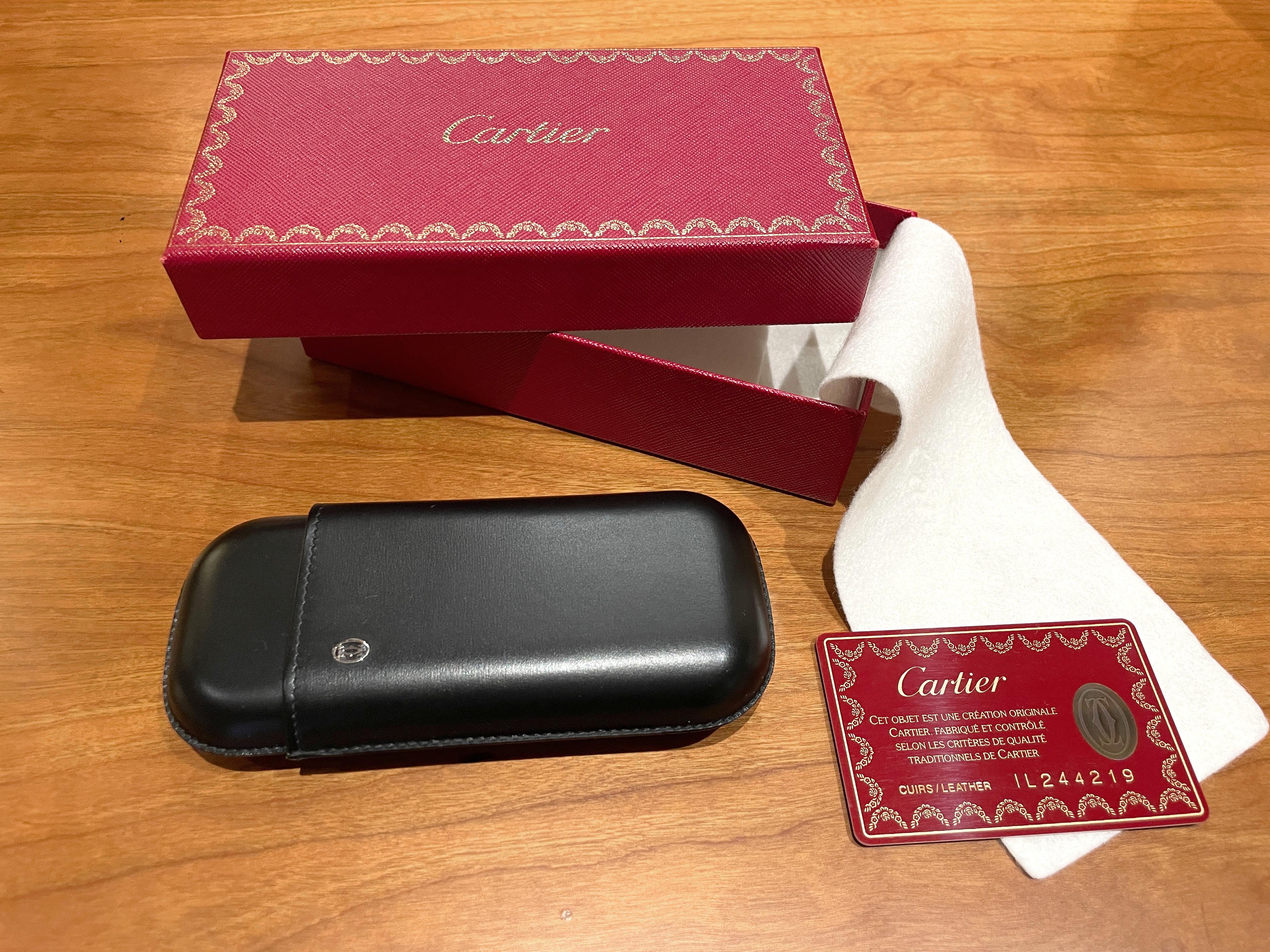 Estuche para gafas Cartier de cuero negro en venta 2