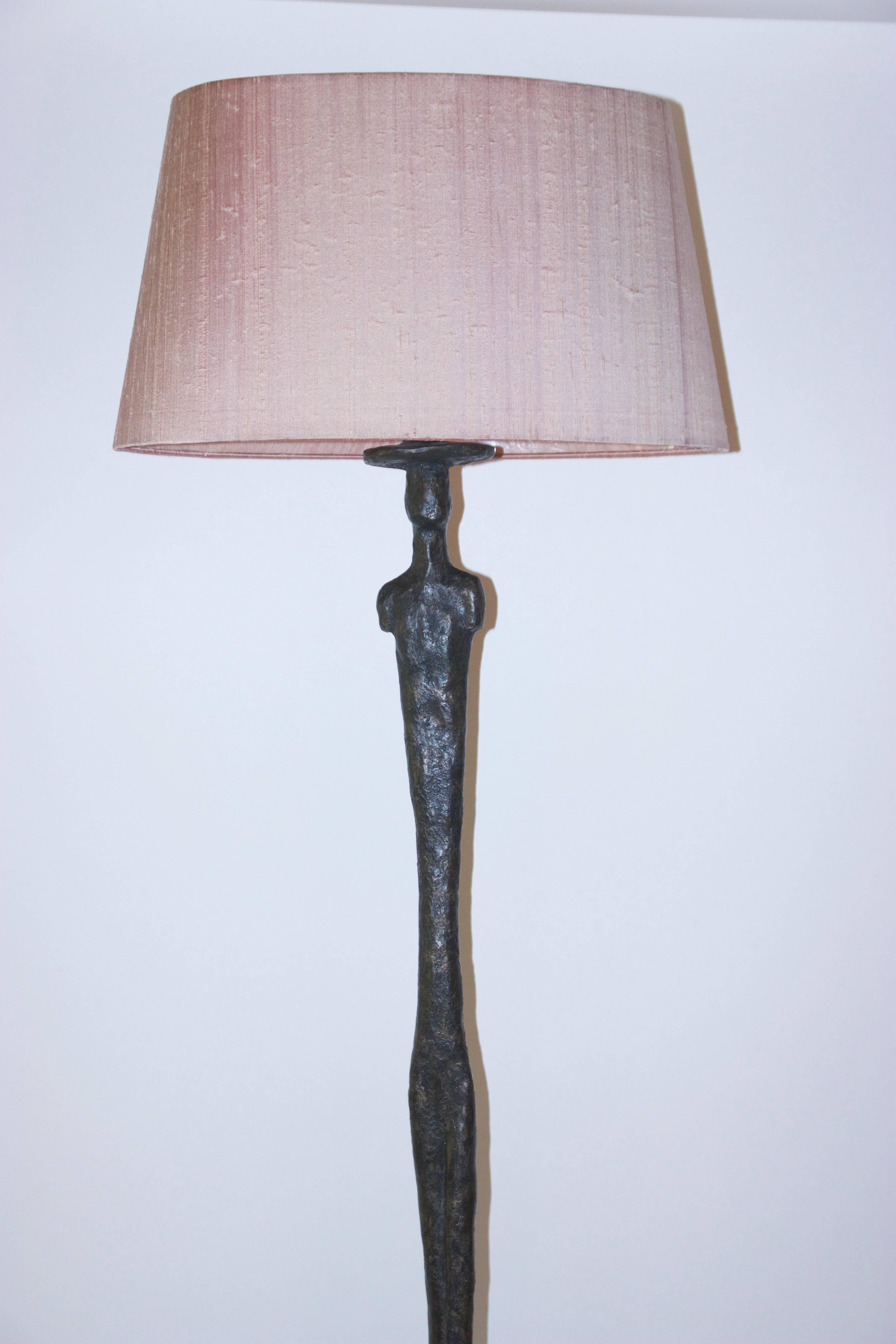 Porta Romana, set of four floor lamps,
Tribute to Giacometti, Giacometti man floor lamp,
resin,
circa 2000, England.
Measurements: Height 1m59, diameter 28 cm.