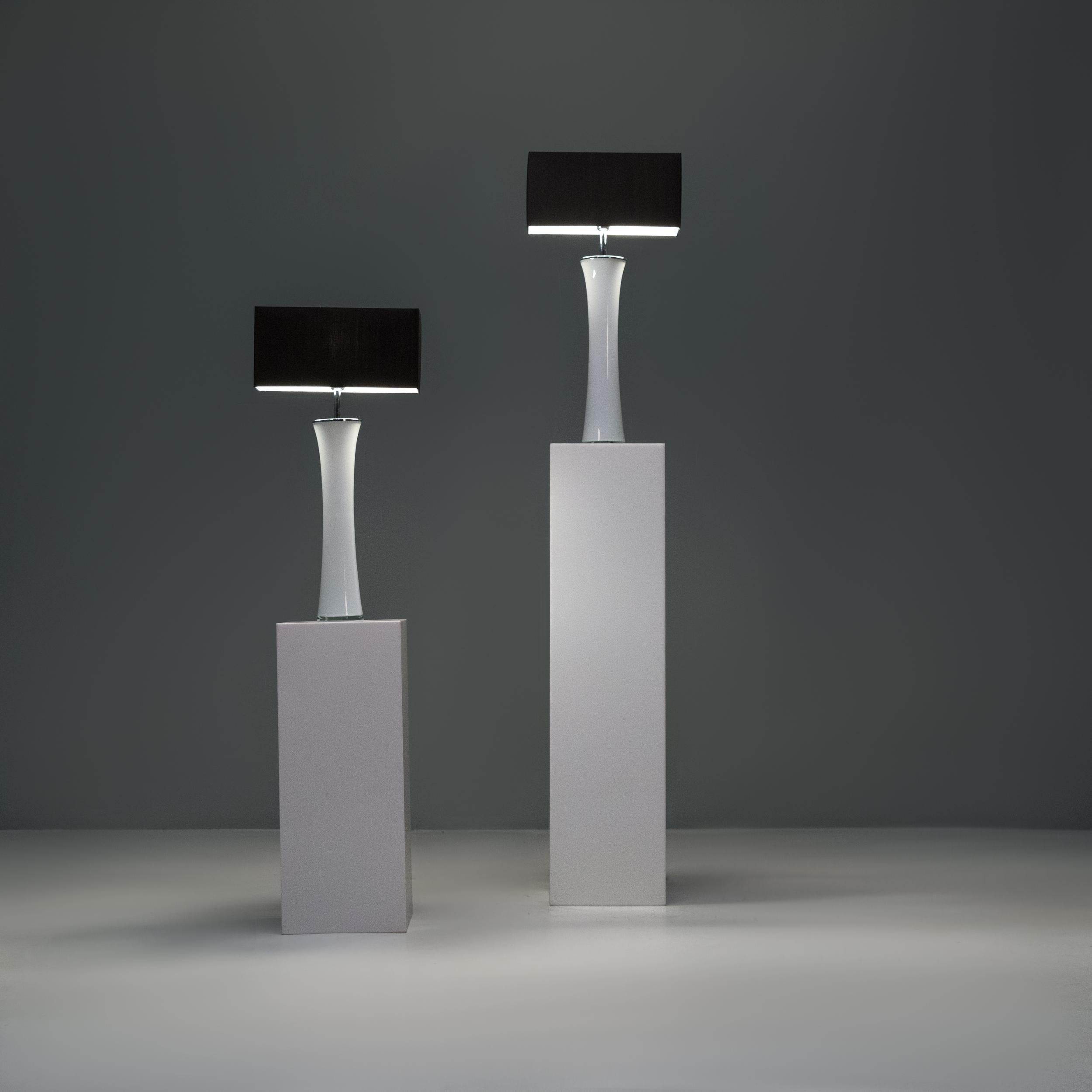 Britannique Porta Romana - Lampes de bureau en verre blanc, lot de 2 en vente