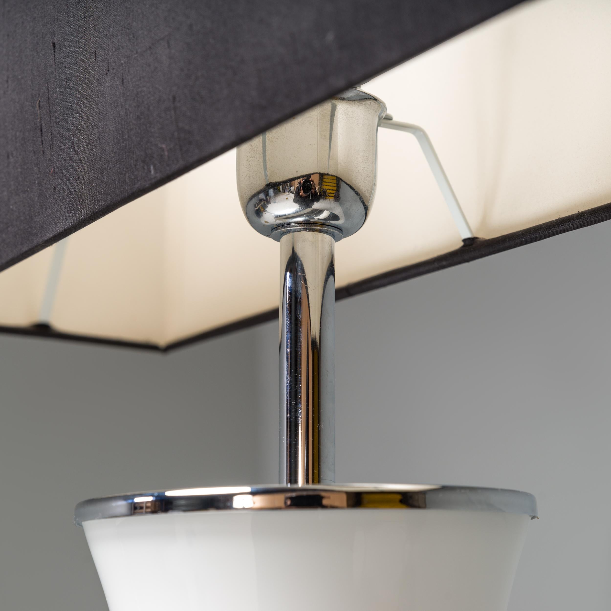 Porta Romana-Tischlampen aus weißem Glas, 2er-Set (21. Jahrhundert und zeitgenössisch) im Angebot