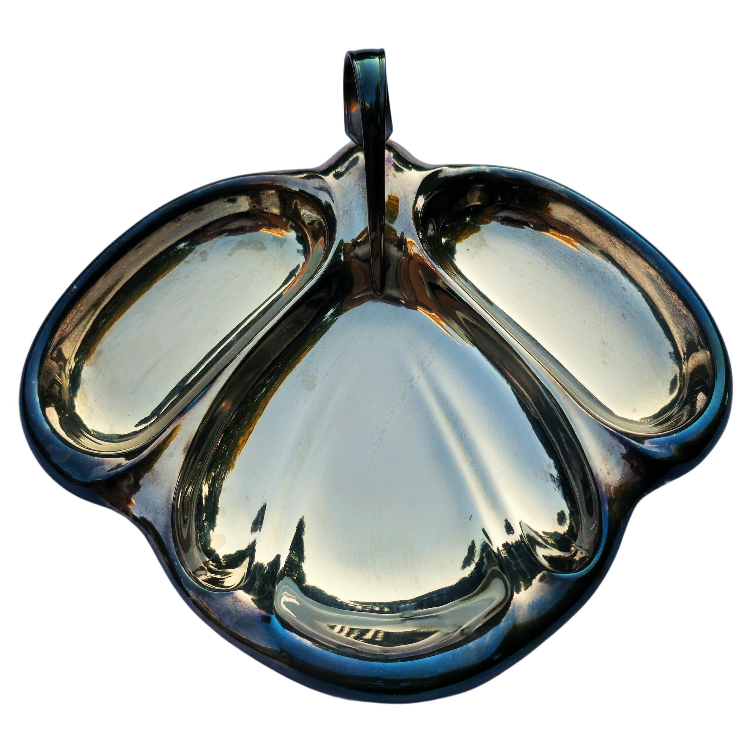 Salsera de plata de Plata Lappas S.A. industria Argentina. 102
Posible periodo o estilo Art Nouveau
Buen estado.
Gracias