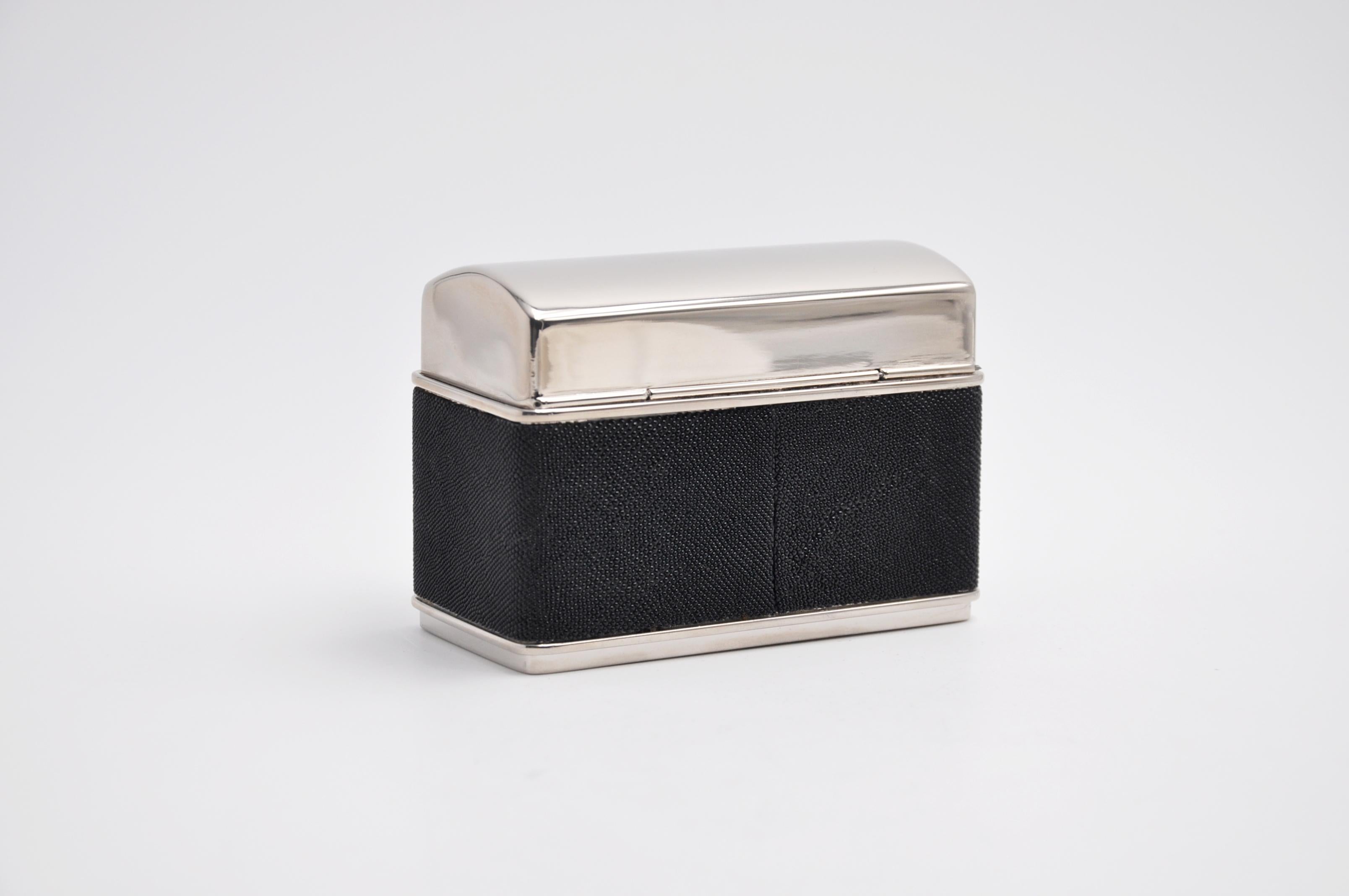 Caja - Estuche para cigarrillos o naipes Galucharme Negro Moderno en venta