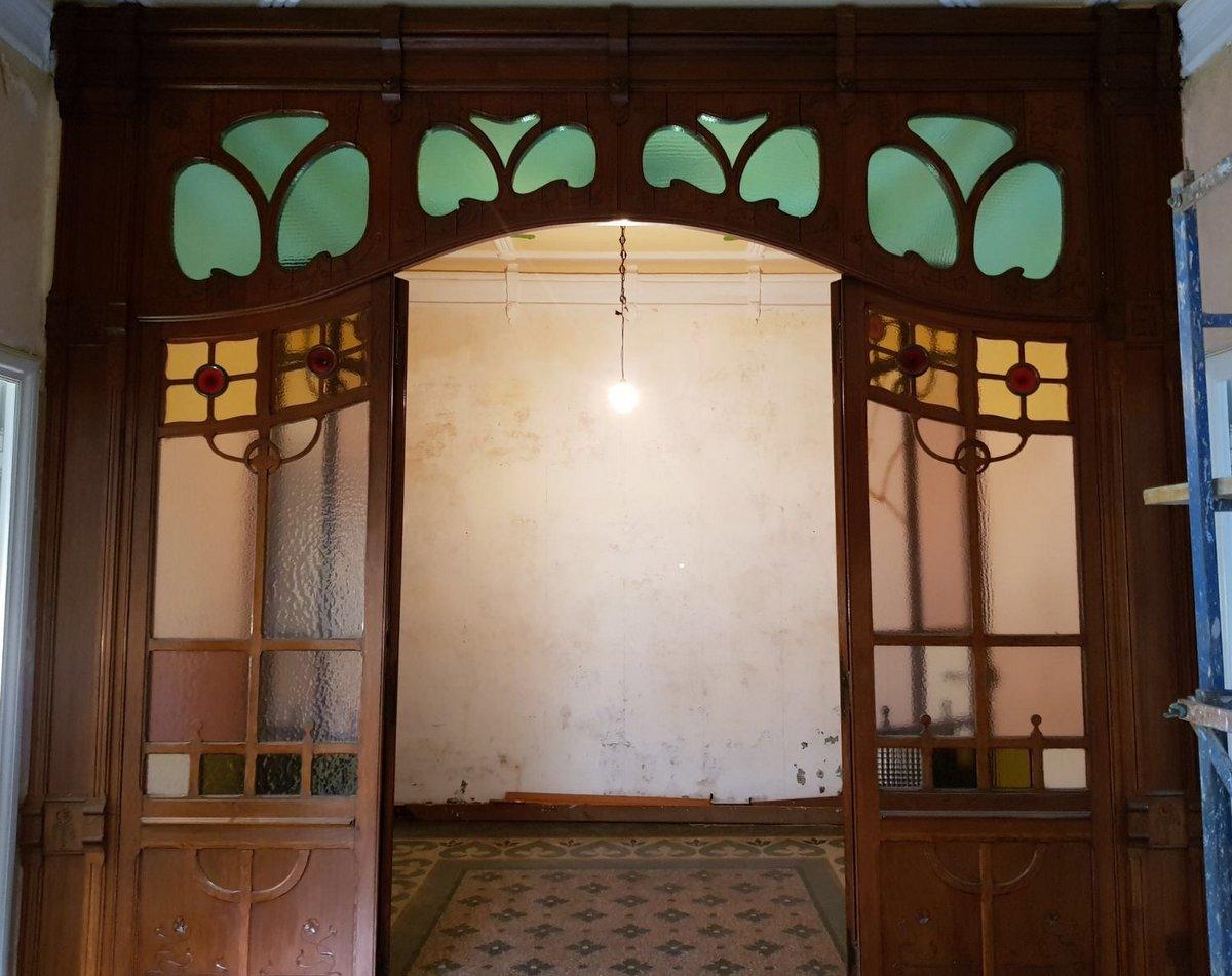 Art Nouveau Porta vetrata liberty, facciata divisoria in rovere con vetri colorati, Italia For Sale
