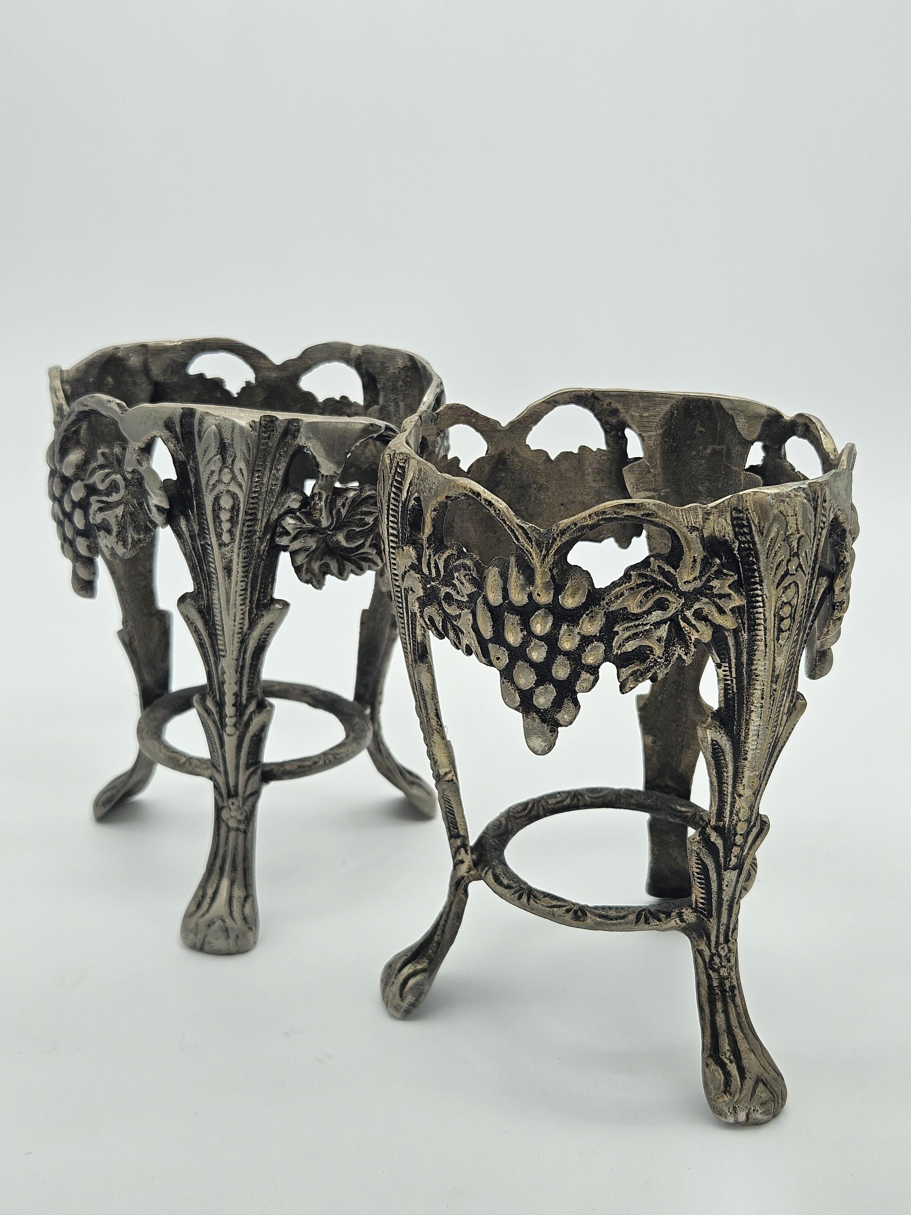 Art nouveau Porte-verre Art Nouveau travaillé avec des décorations en vente