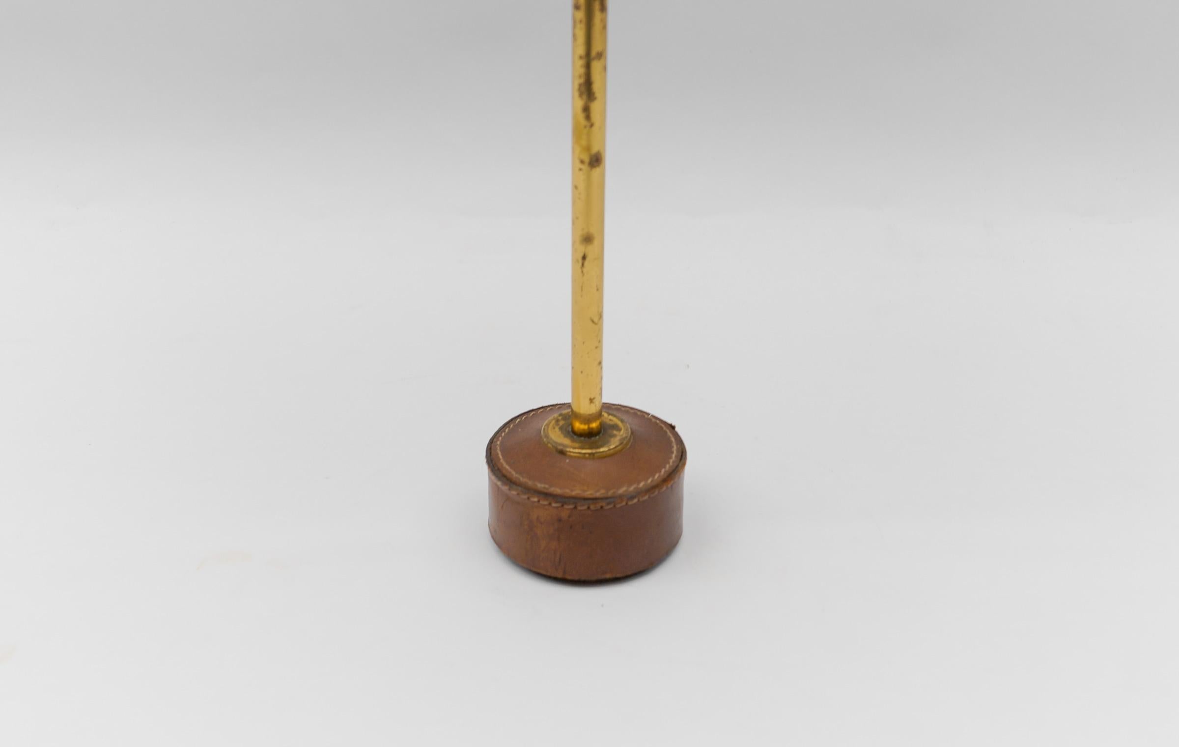 Portable Ashtray Stand in the Manner of Jacques Adnet, Brass and Leather, 1950s In Fair Condition For Sale In Nürnberg, Bayern