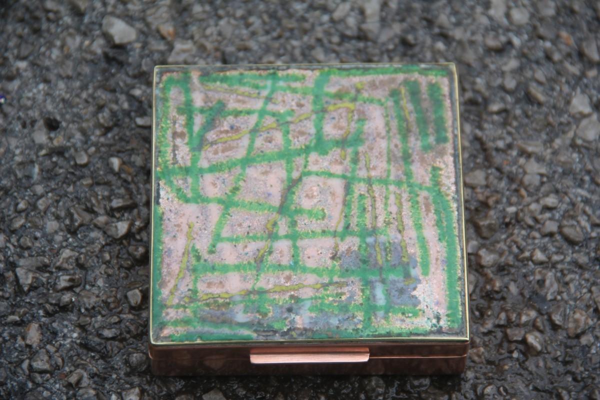 Portable box Italian Tobacco Pouch in enamel and square copper, 1950, midcentury.

The upper part has a stylized and very elegant glaze, the box is in copper, 
the inside the bottom is in Cork to contain the smells and essences of