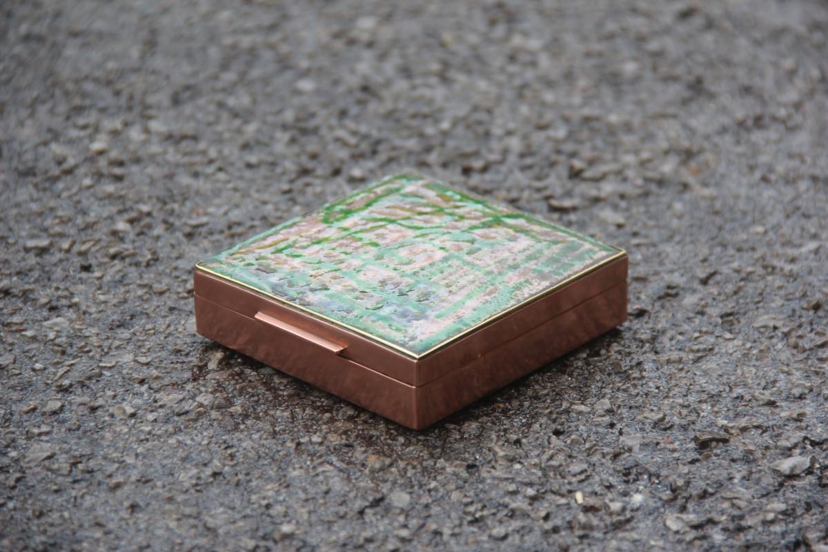 Caja Portátil Tabaquera Italiana de Esmalte y Cobre Cuadrada, 1950 Mediana Edad en venta 3