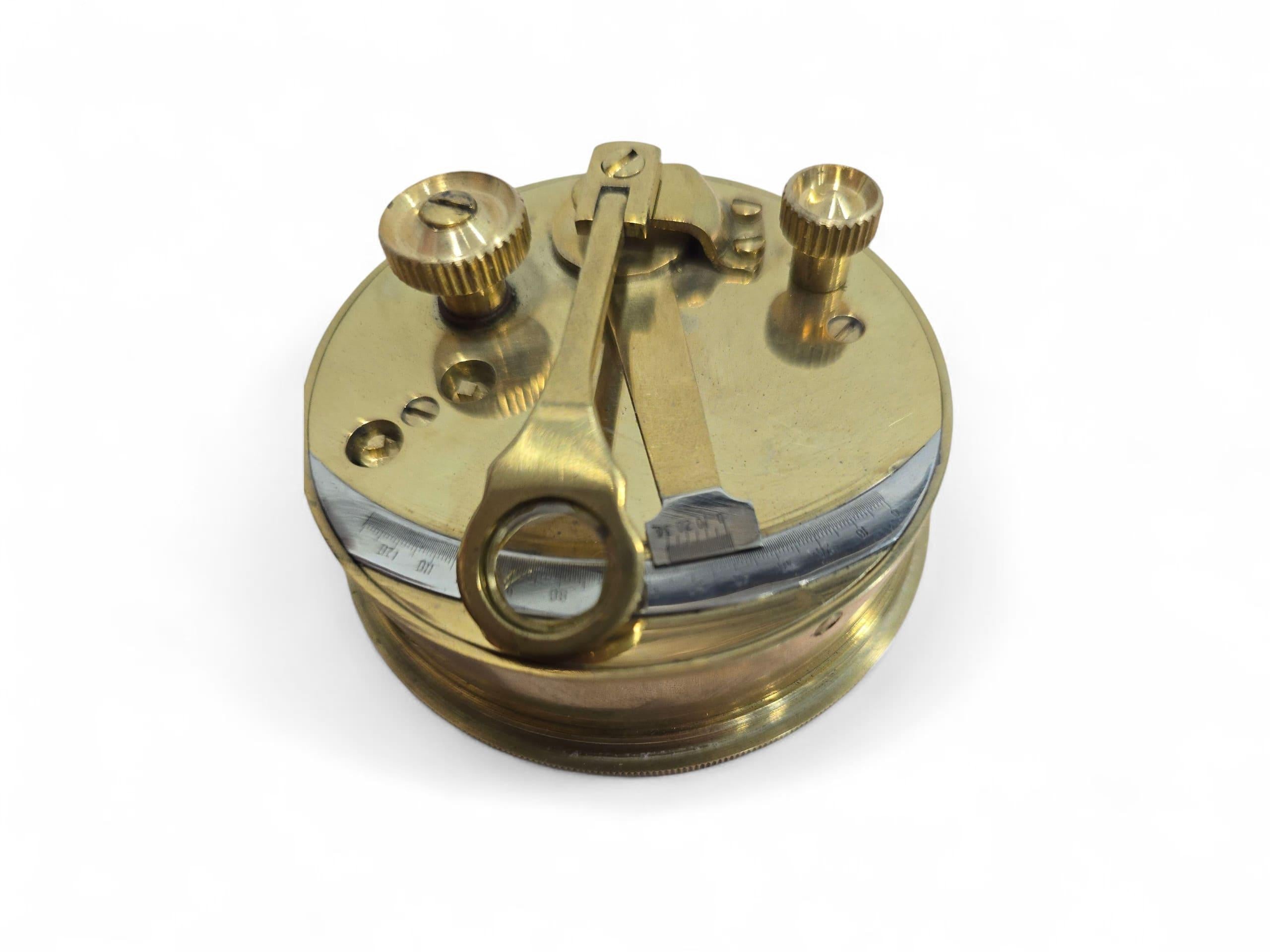 20ième siècle Sextant portatif en bronze pour la navigation nautique en vente