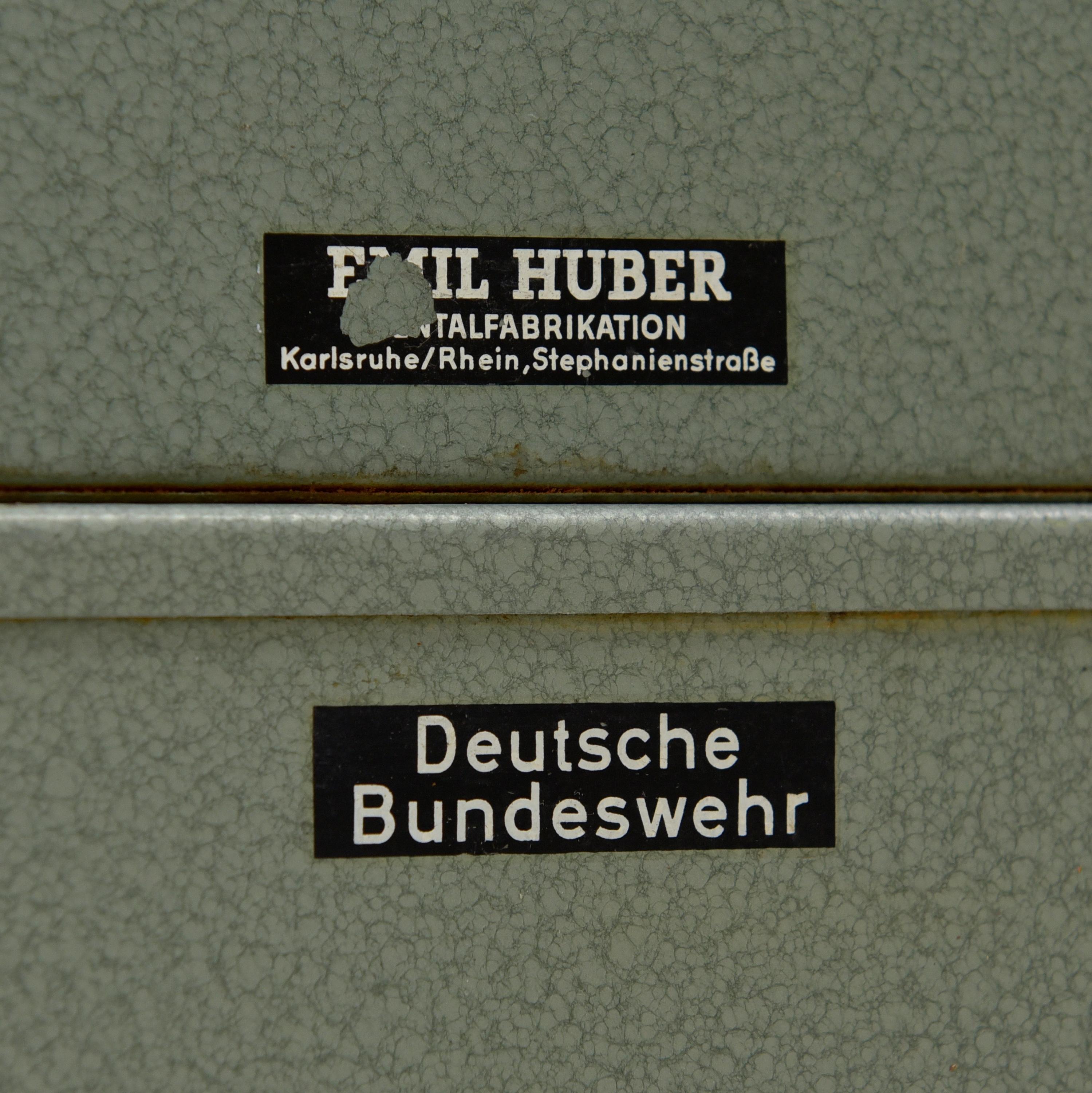 Portable Bundeswehr Doctor'S Cabinet / 2-Part Metal Cabinet, 1970 For Sale 6