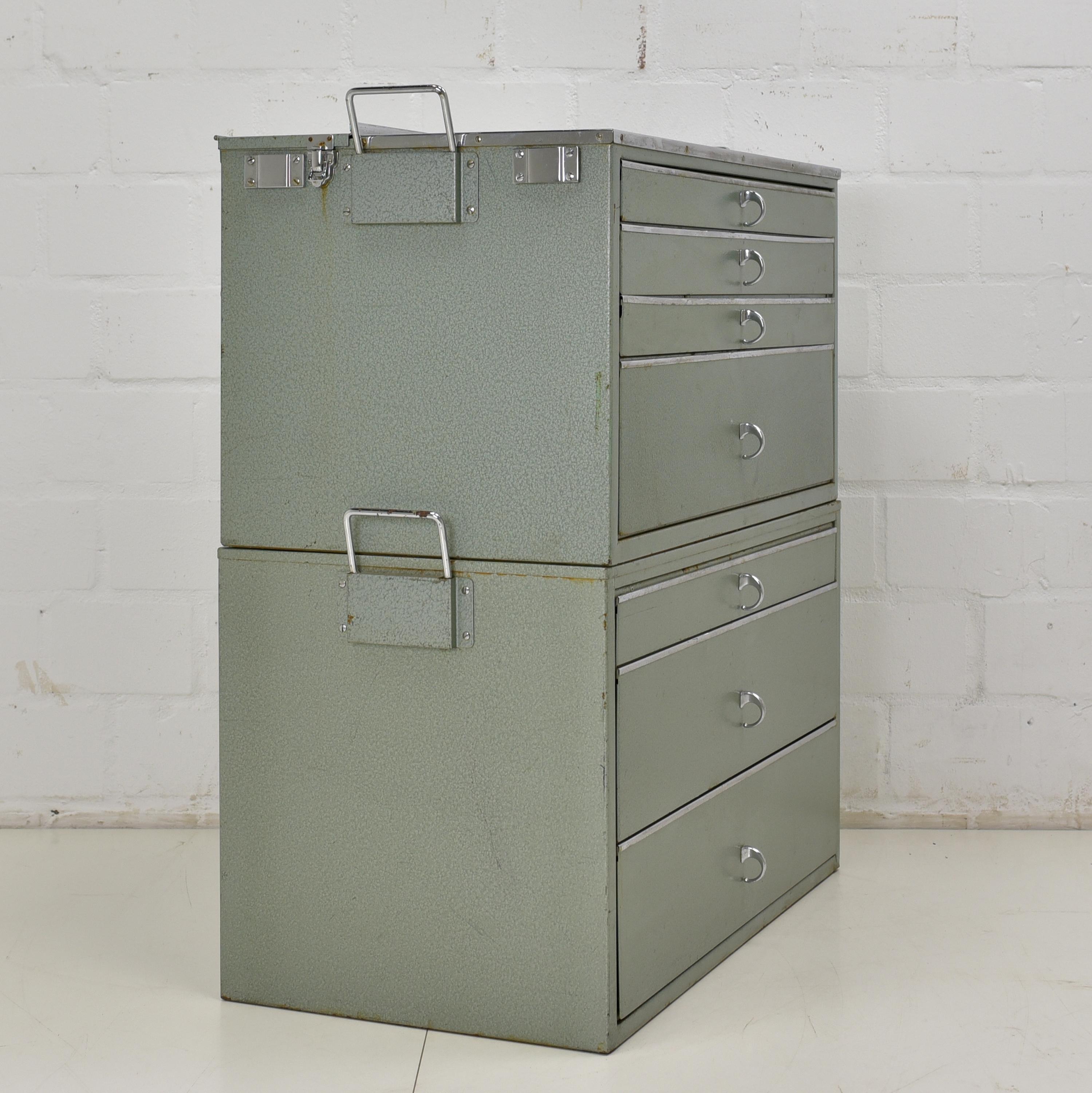Portable Bundeswehr Doctor'S Cabinet / 2-Part Metal Cabinet, 1970 For Sale 7