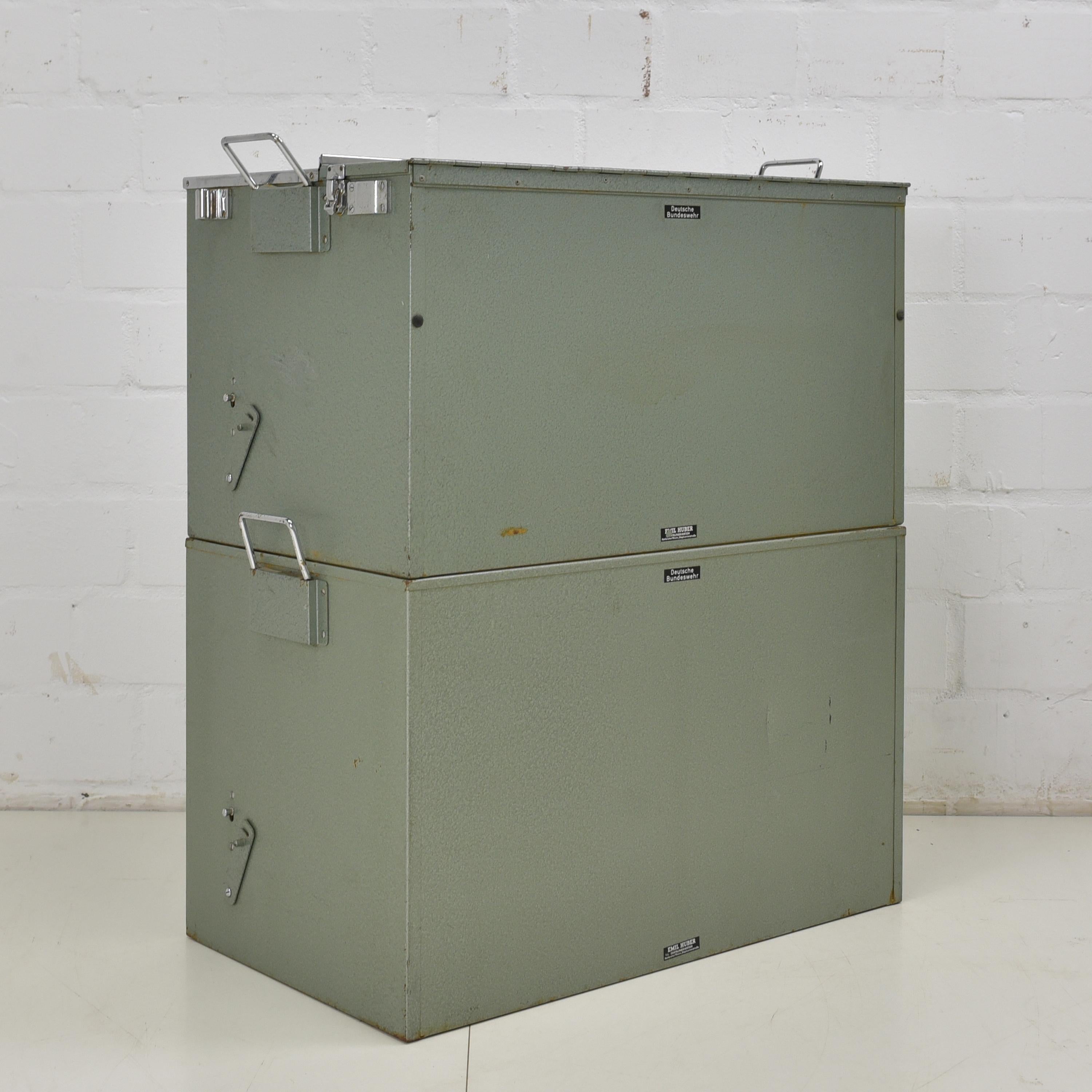 Portable Bundeswehr Doctor'S Cabinet / 2-Part Metal Cabinet, 1970 For Sale 8